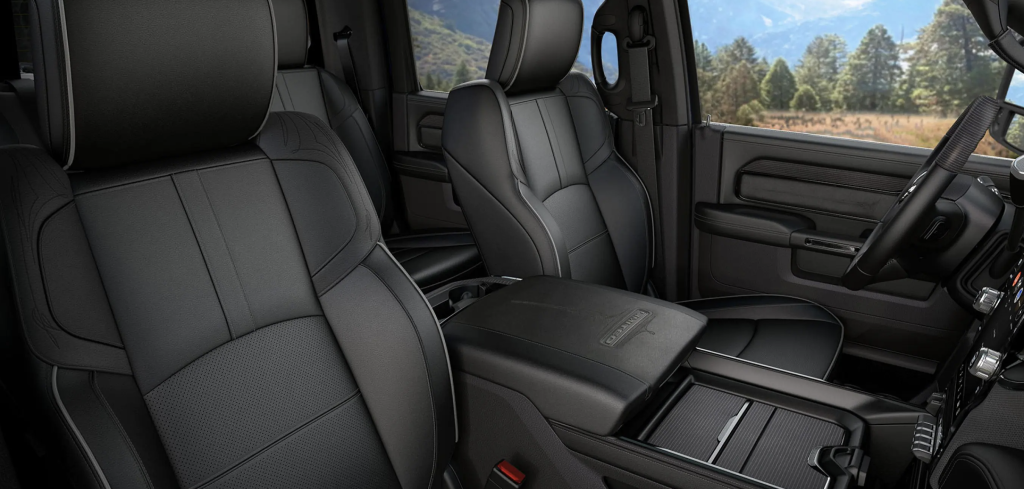 RAM 2500 Interior