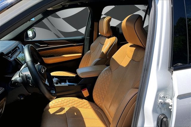 2023 Jeep Grand Cherokee L Summit V8 REAR ENTERTAINMENT