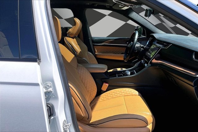 2023 Jeep Grand Cherokee L Summit V8 REAR ENTERTAINMENT
