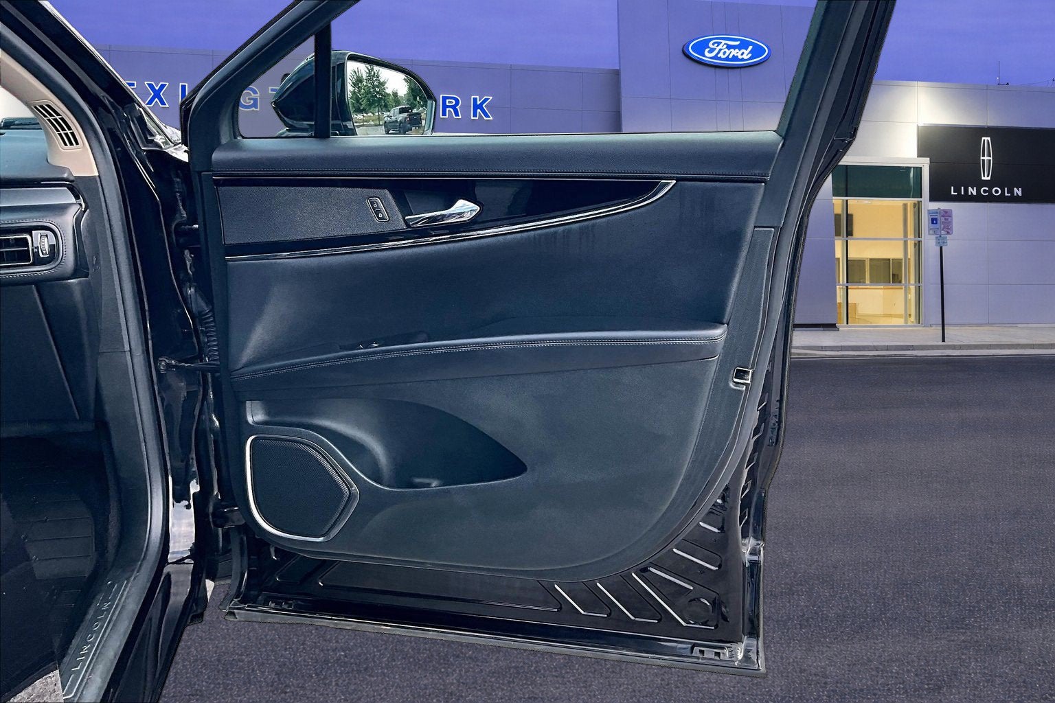 2023 Lincoln Nautilus Standard