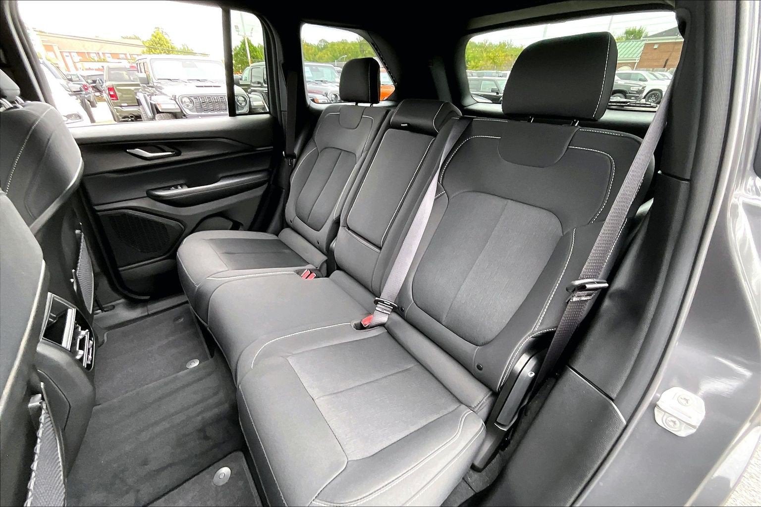 2025 Jeep Grand Cherokee Laredo X 4x4