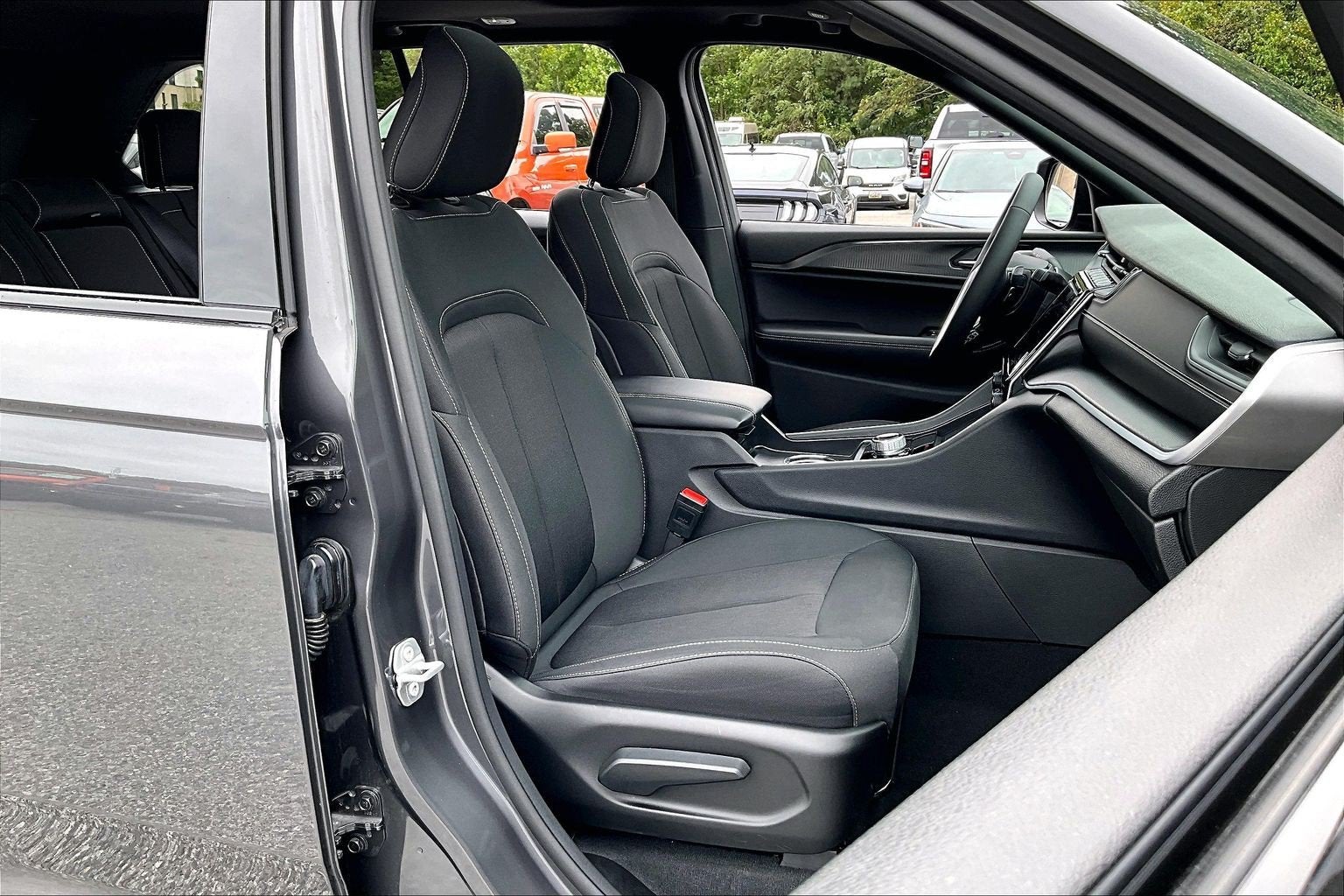 2025 Jeep Grand Cherokee Laredo X 4x4