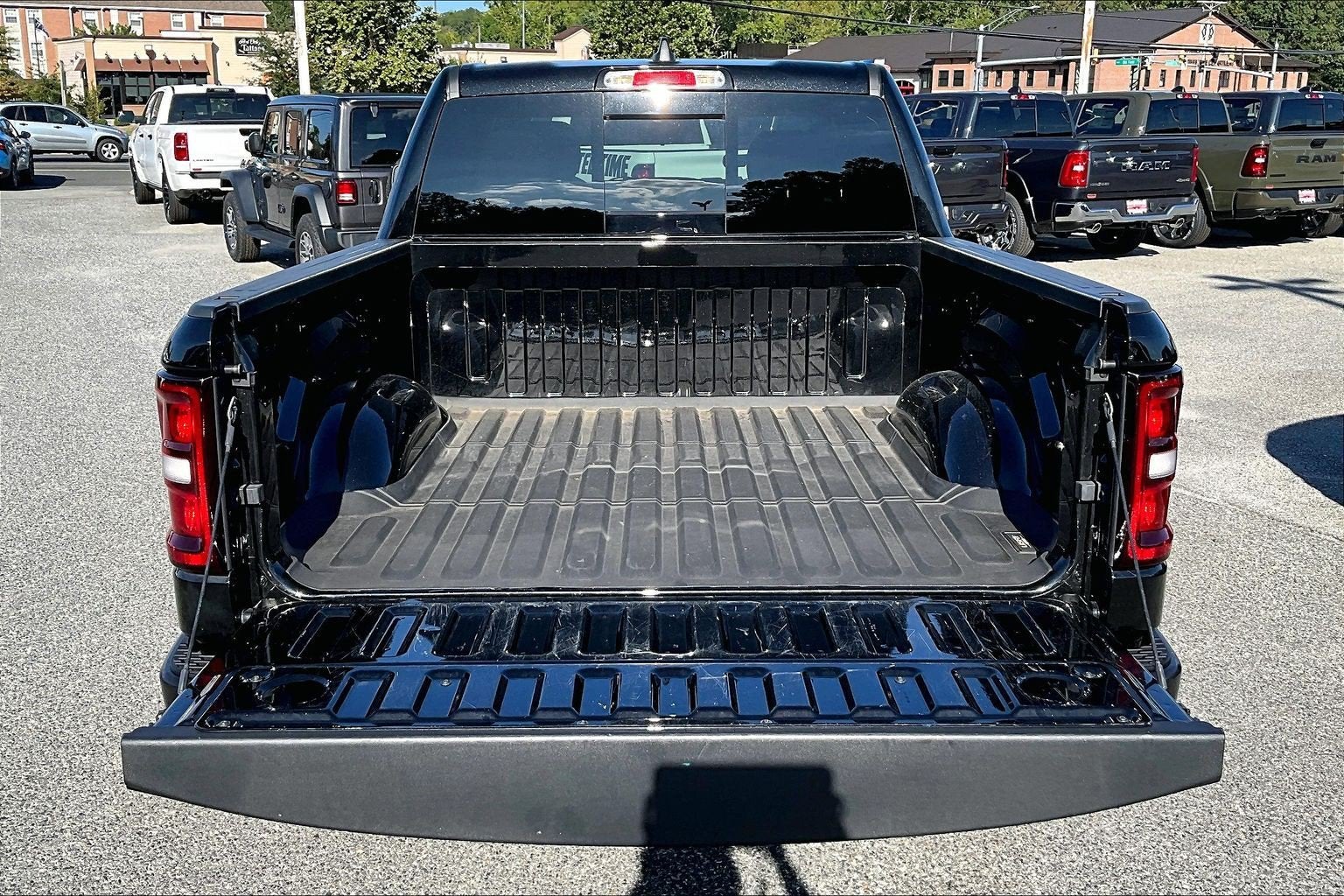 2025 RAM 1500 Tradesman Crew Cab 4x4 5'7' Box