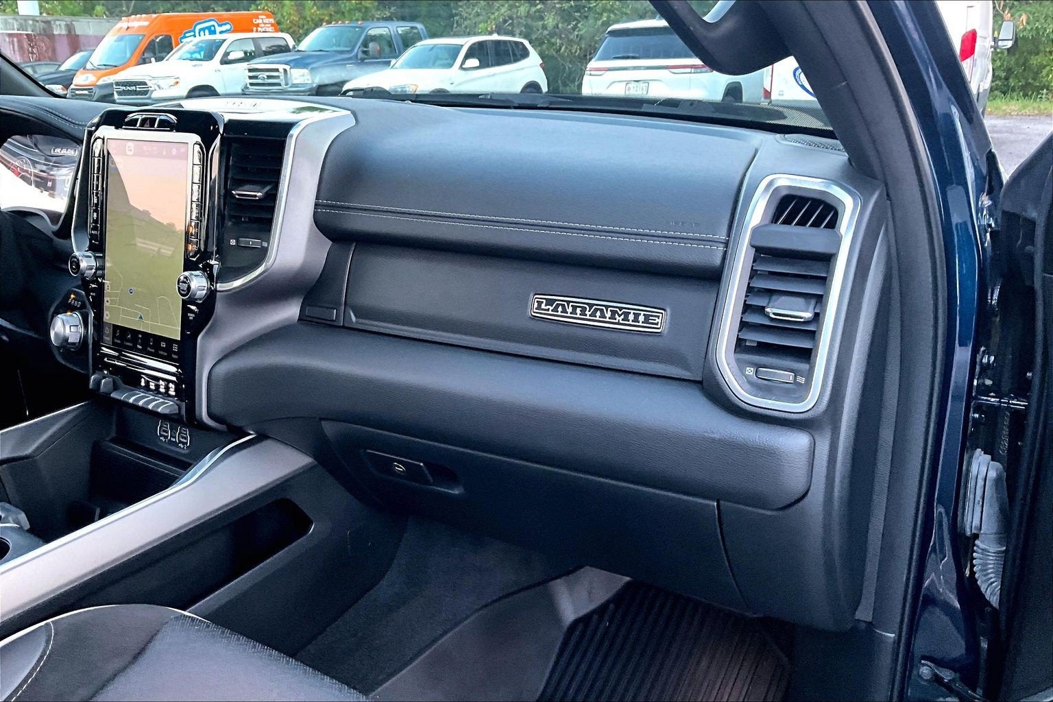 2022 RAM 1500 Laramie Crew Cab 4x4 5'7' Box