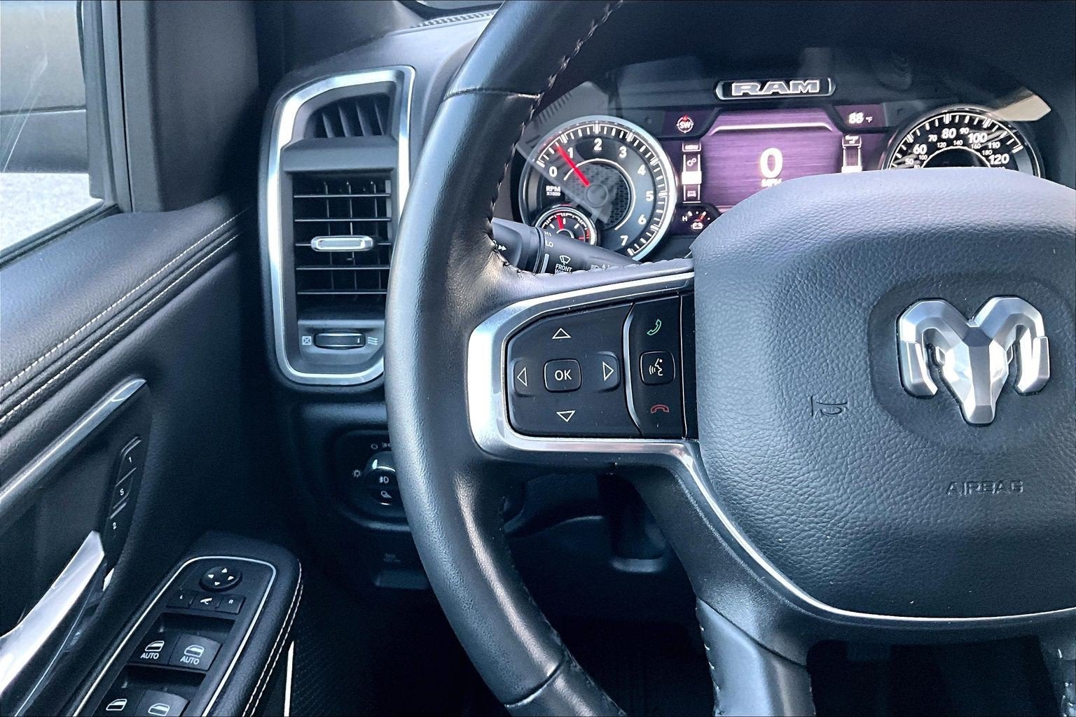 2022 RAM 1500 Laramie Crew Cab 4x4 5'7' Box