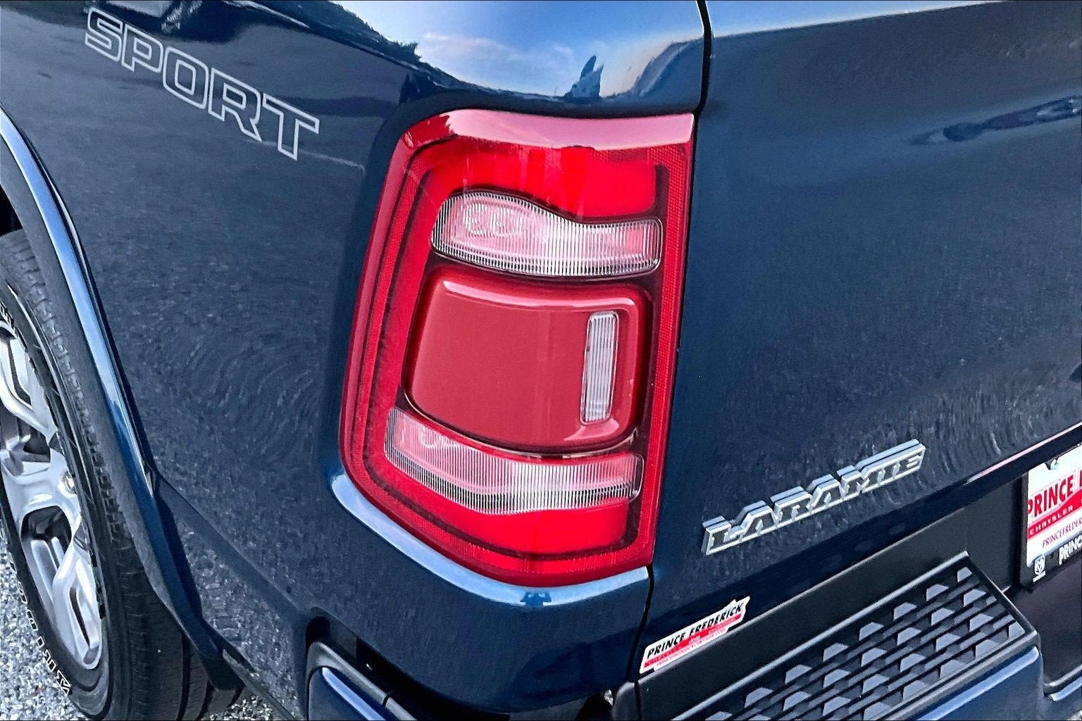 2022 RAM 1500 Laramie Crew Cab 4x4 5'7' Box