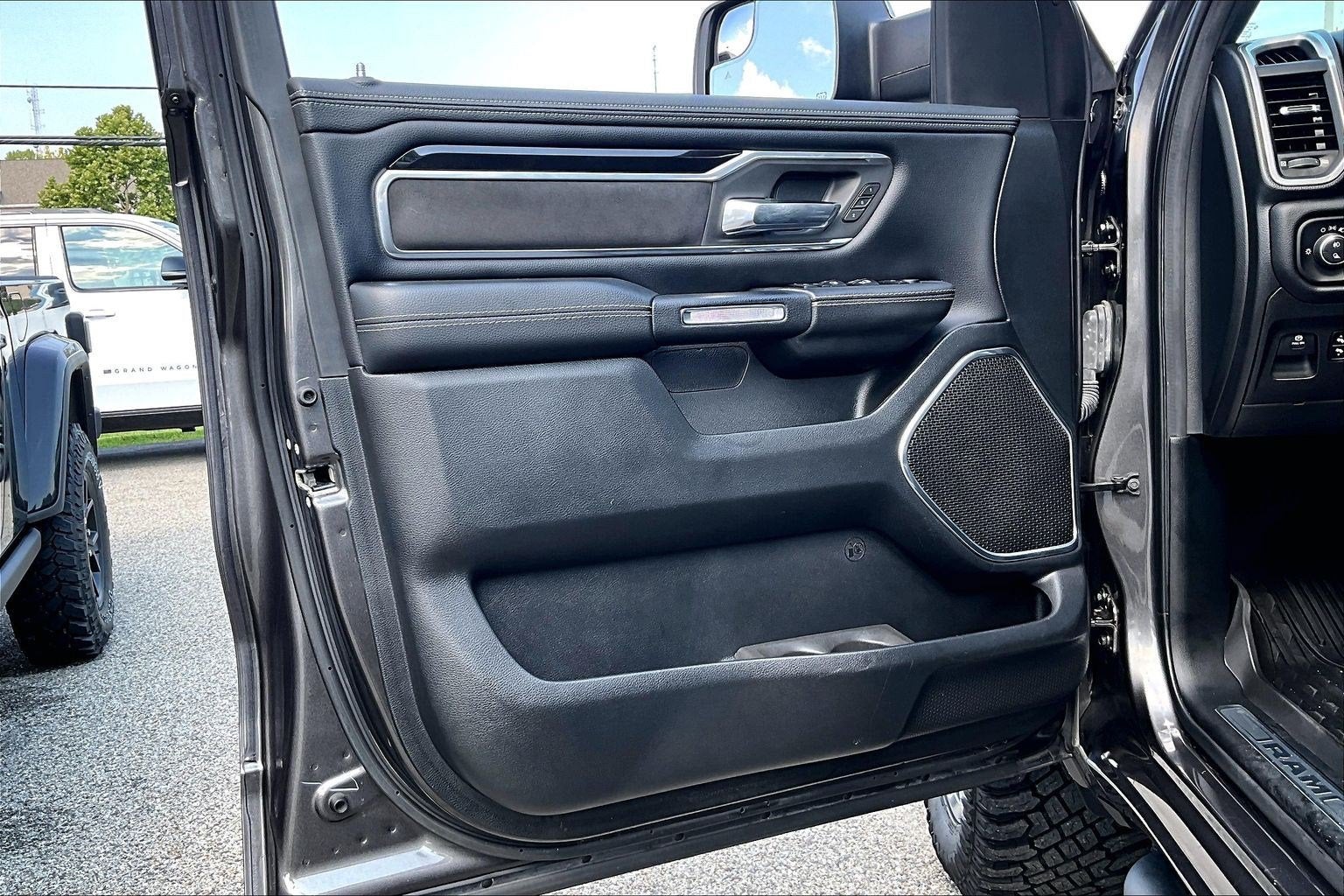 2021 RAM 1500 Laramie Crew Cab 4x4 5'7' Box