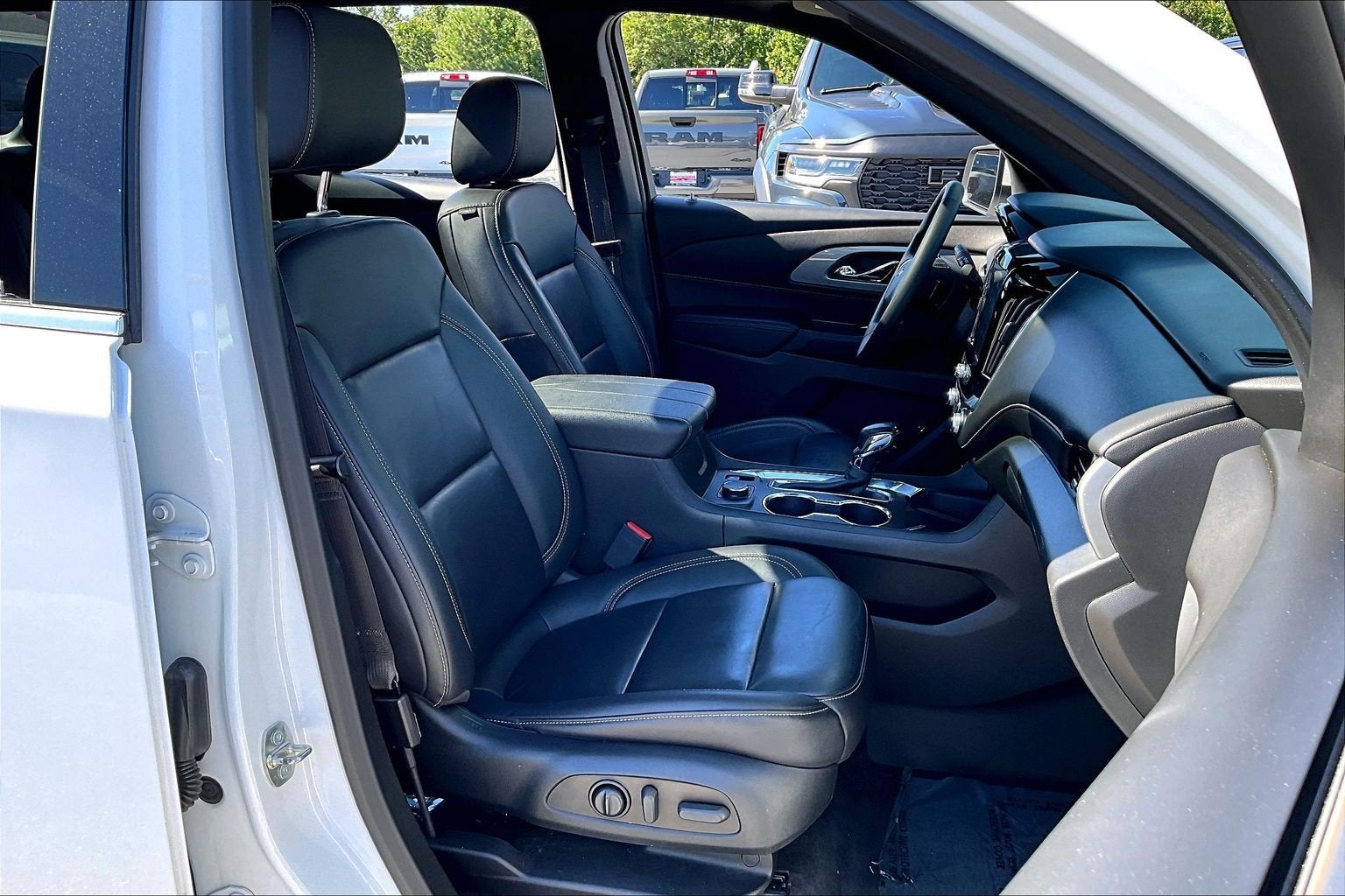2023 Chevrolet Traverse AWD LT Leather