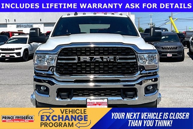 2024 RAM 3500 Big Horn Crew Cab 4x4 8' Box