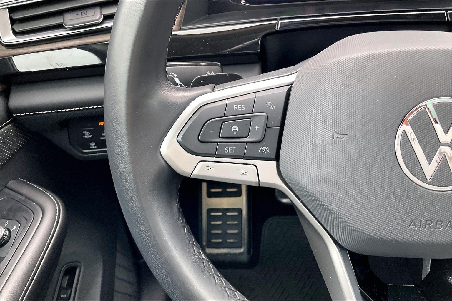 2025 Volkswagen Atlas 2.0T SEL Premium R-Line