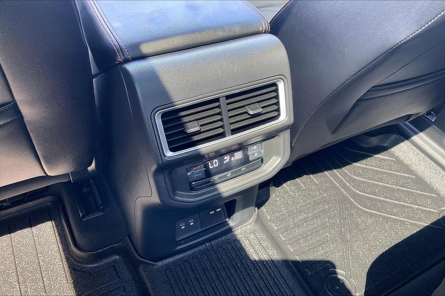 2024 Volkswagen Atlas 2.0T Peak Edition SEL