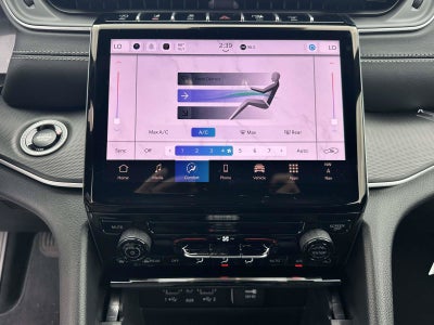 2027 Jeep Grand Cherokee GRAND CHEROKEE LAREDO 4X2