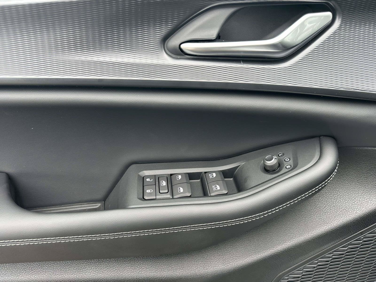 2027 Jeep Grand Cherokee GRAND CHEROKEE LAREDO 4X2