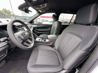 2027 Jeep Grand Cherokee GRAND CHEROKEE LAREDO 4X2