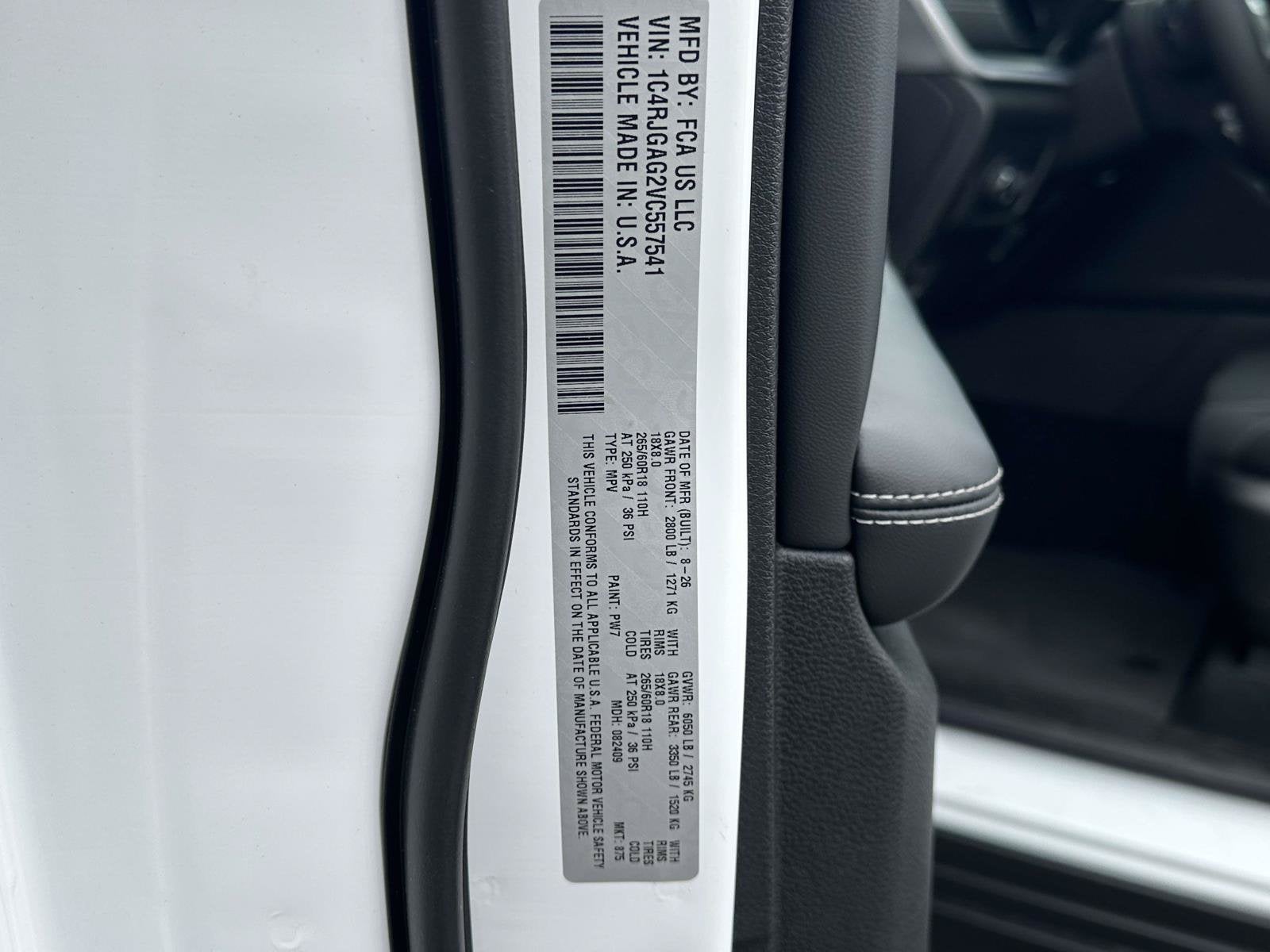 2027 Jeep Grand Cherokee GRAND CHEROKEE LAREDO 4X2