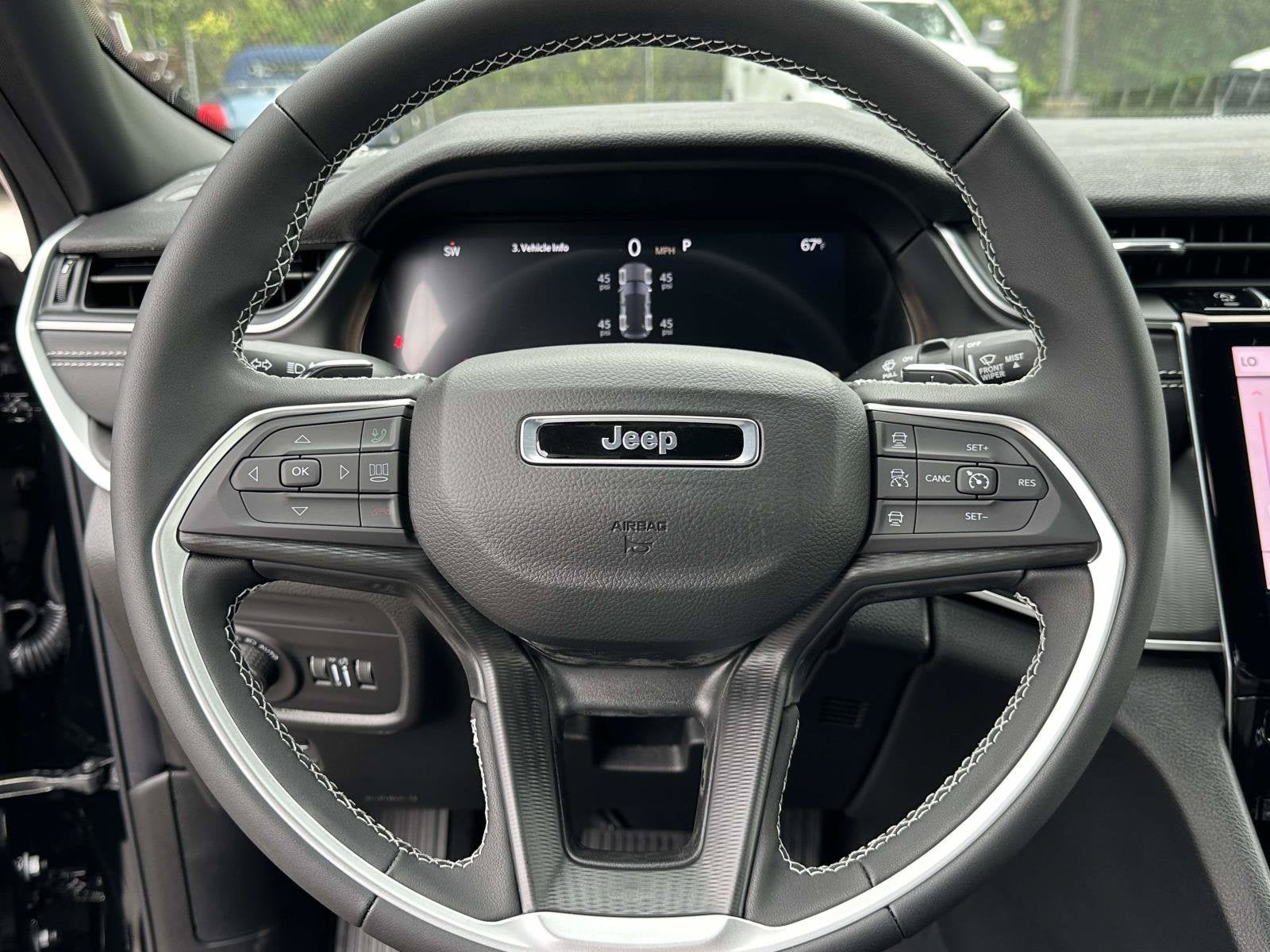 2027 Jeep Grand Cherokee GRAND CHEROKEE LAREDO 4X2