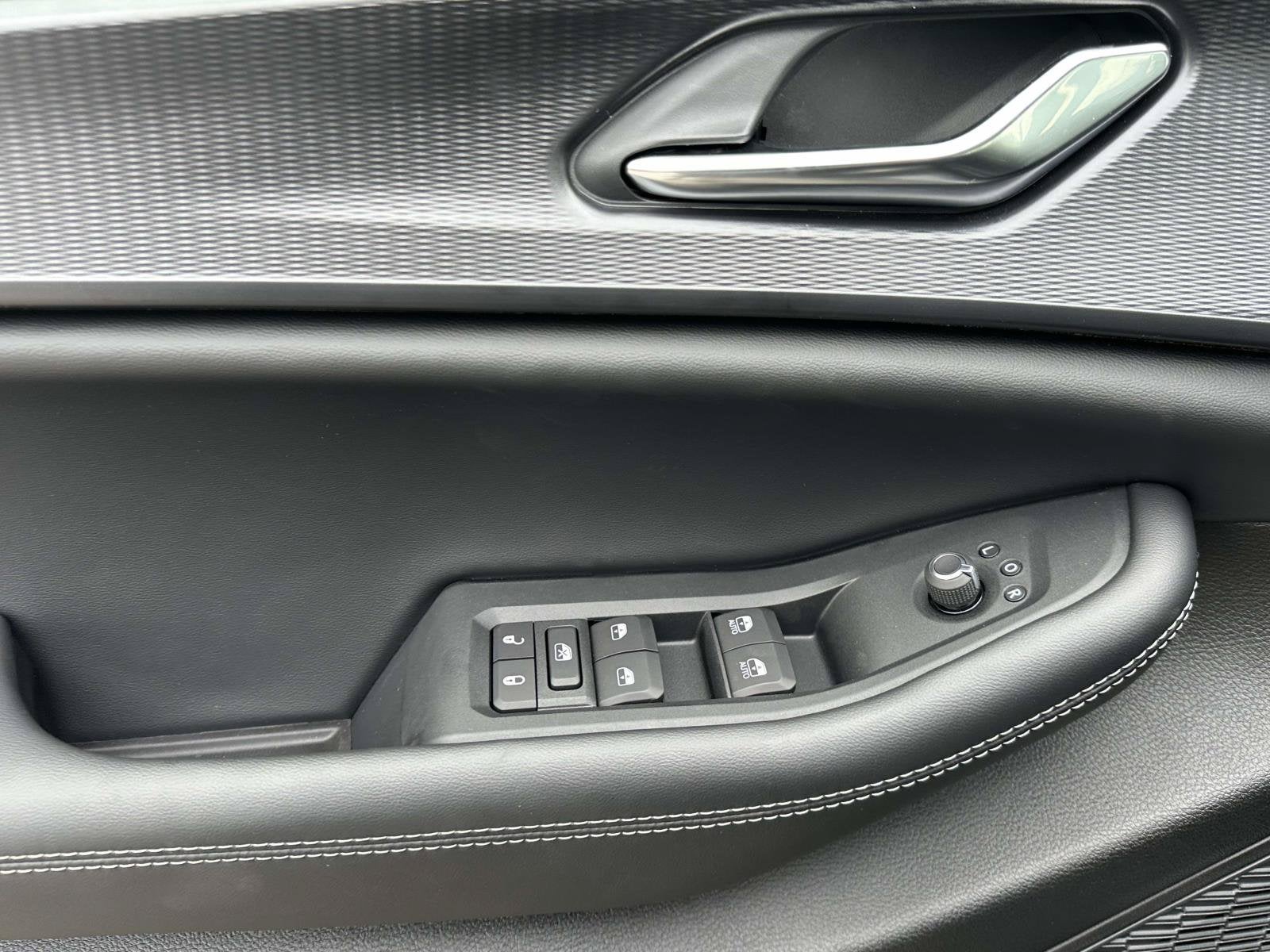 2027 Jeep Grand Cherokee GRAND CHEROKEE LAREDO 4X2