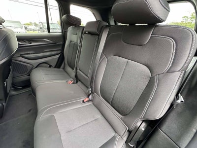 2027 Jeep Grand Cherokee GRAND CHEROKEE LAREDO 4X2