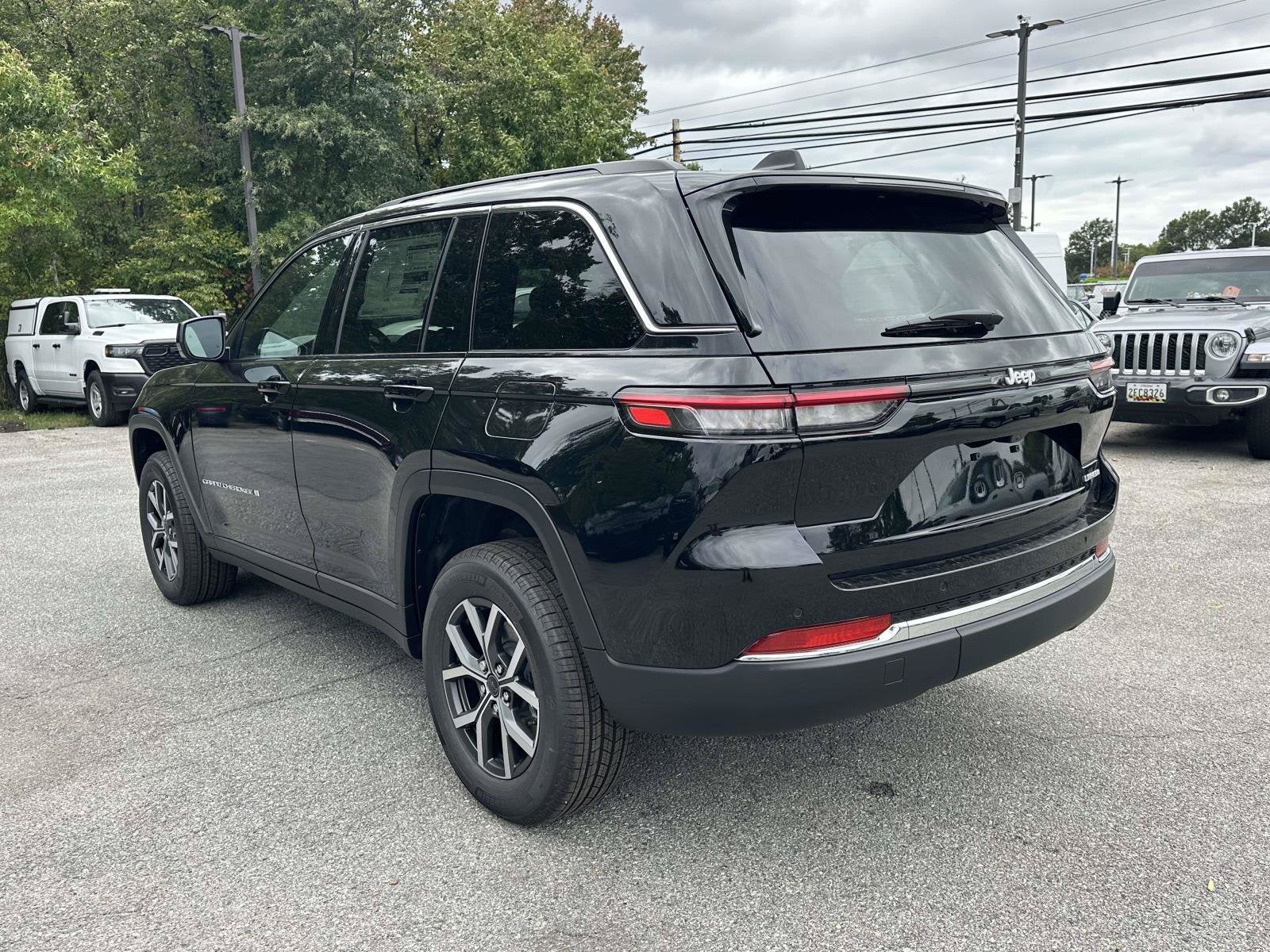 2027 Jeep Grand Cherokee GRAND CHEROKEE LAREDO 4X2