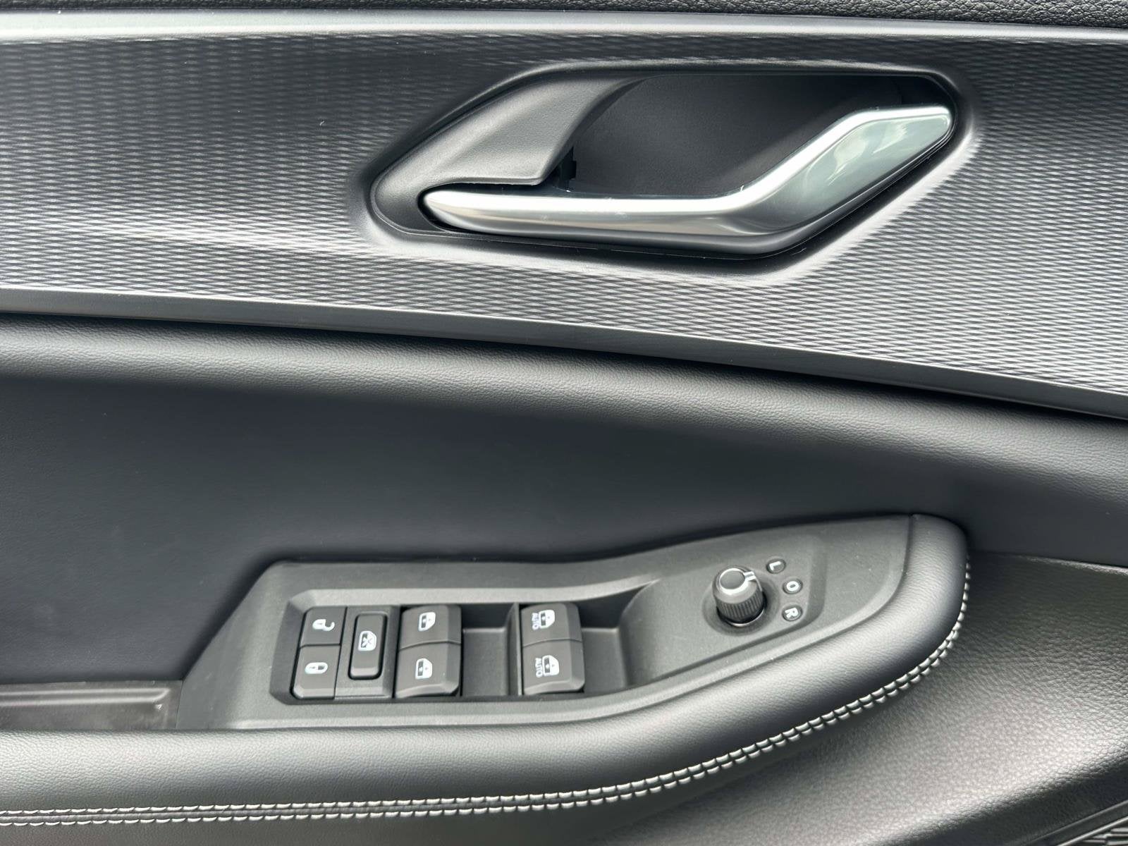 2027 Jeep Grand Cherokee GRAND CHEROKEE LAREDO 4X2