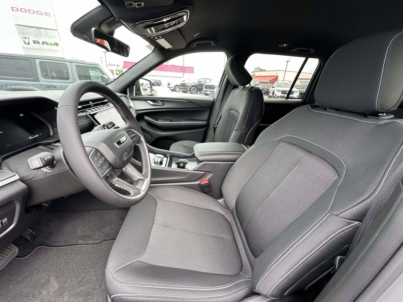 2027 Jeep Grand Cherokee GRAND CHEROKEE LAREDO 4X2