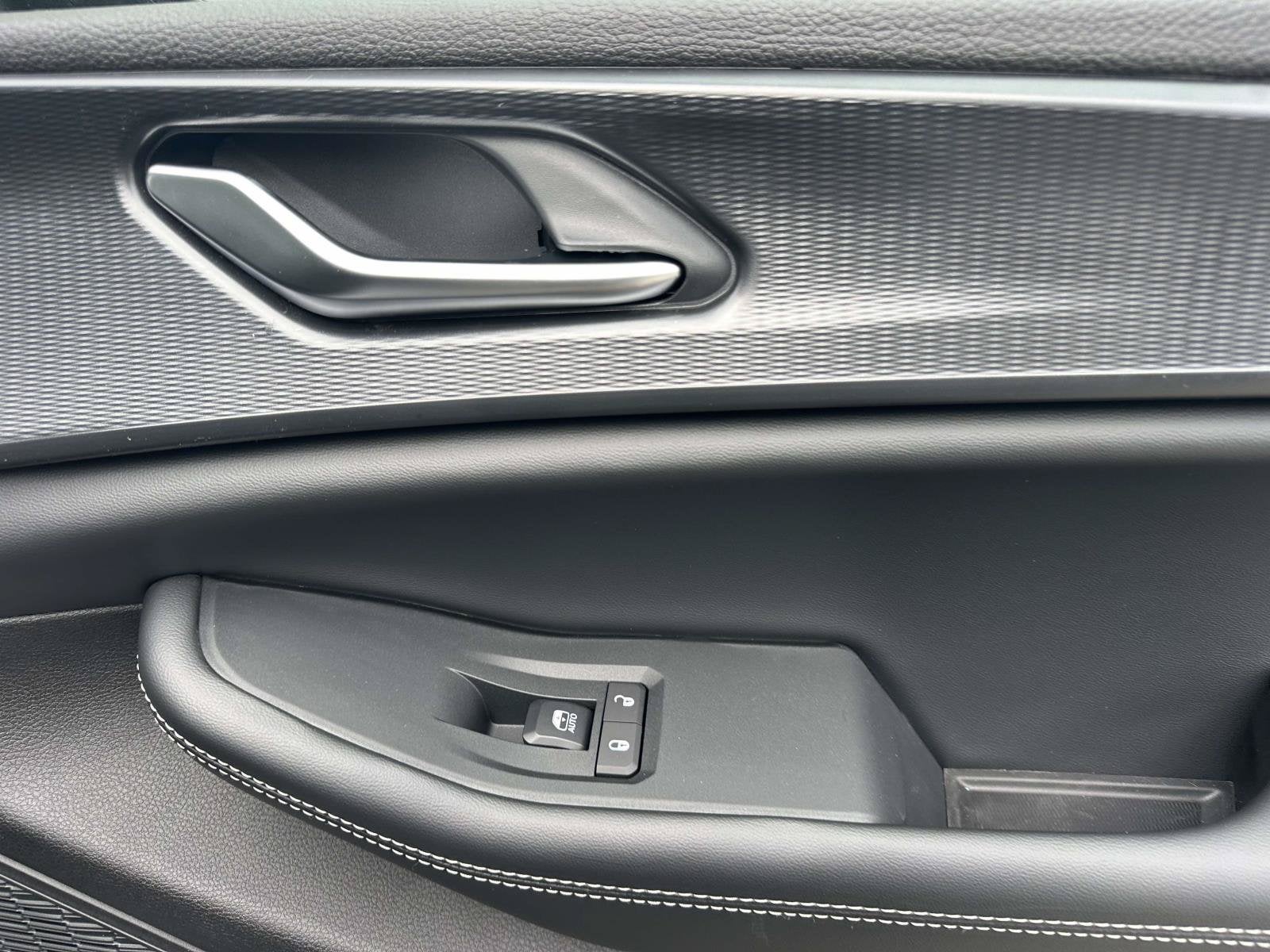 2027 Jeep Grand Cherokee GRAND CHEROKEE LAREDO 4X2