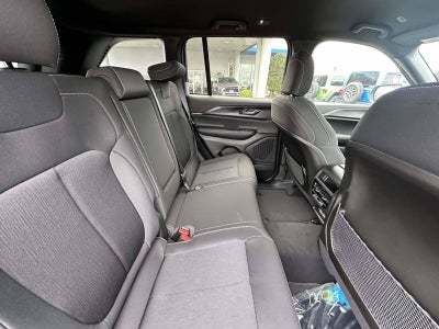 2027 Jeep Grand Cherokee GRAND CHEROKEE LAREDO 4X2