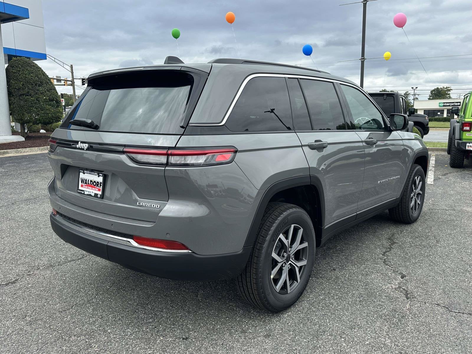 2027 Jeep Grand Cherokee GRAND CHEROKEE LAREDO 4X2