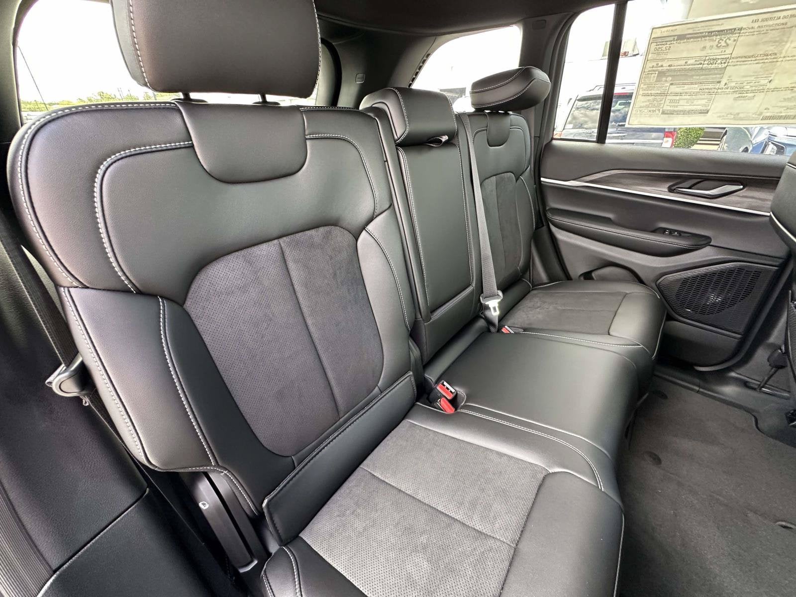 2026 Jeep Grand Cherokee GRAND CHEROKEE LAREDO ALTITUDE 4X4