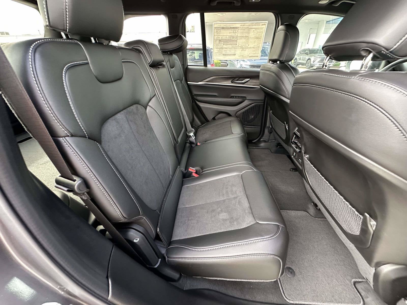 2026 Jeep Grand Cherokee GRAND CHEROKEE LAREDO ALTITUDE 4X4