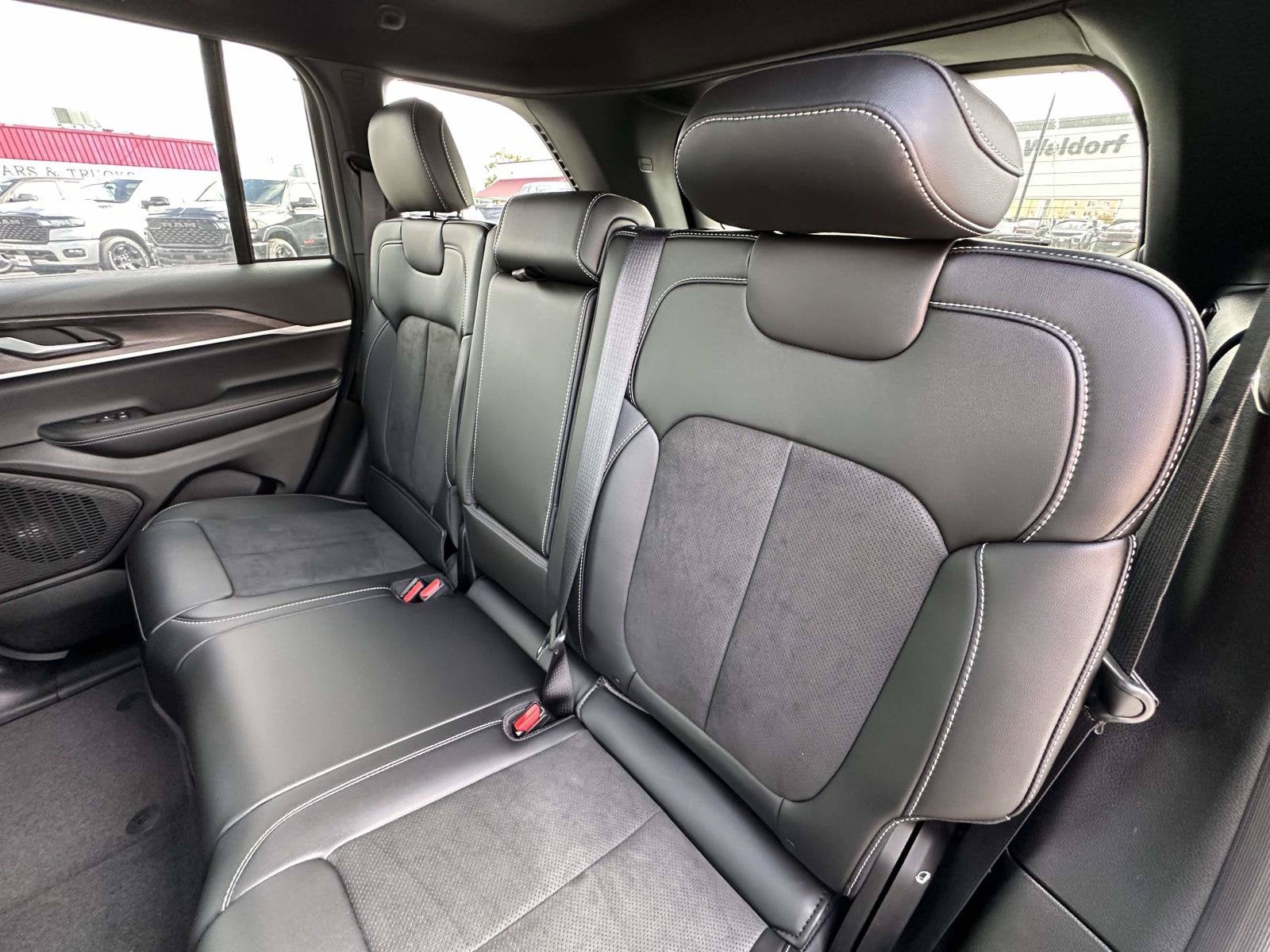 2026 Jeep Grand Cherokee GRAND CHEROKEE LAREDO ALTITUDE 4X4