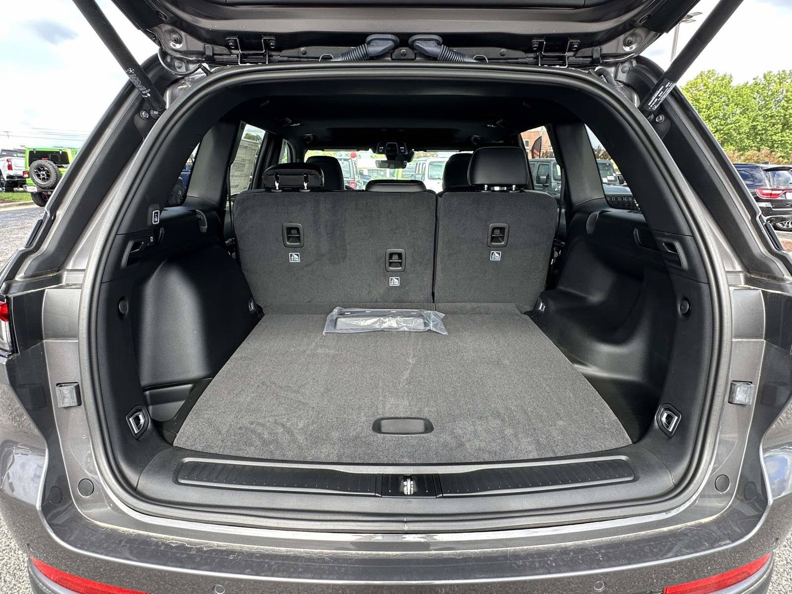 2026 Jeep Grand Cherokee GRAND CHEROKEE LAREDO ALTITUDE 4X4