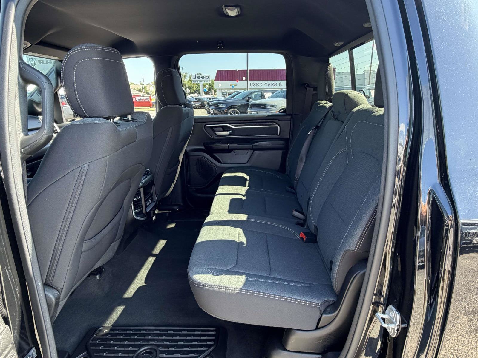 2022 RAM 1500 Big Horn Crew Cab 4x4 5'7' Box