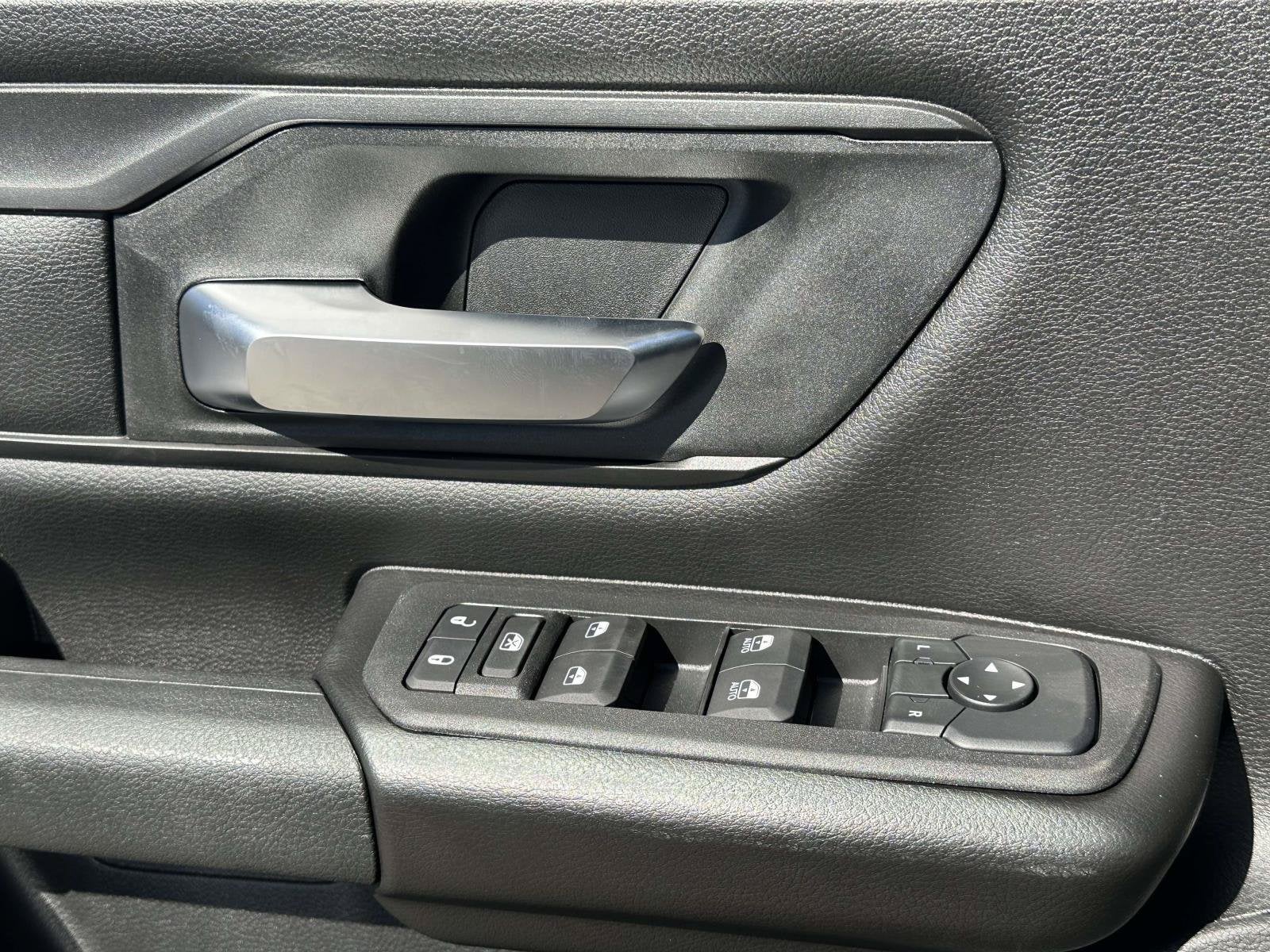 2027 RAM Ram 1500 RAM 1500 EXPRESS CREW CAB 4X4 5'7' BOX