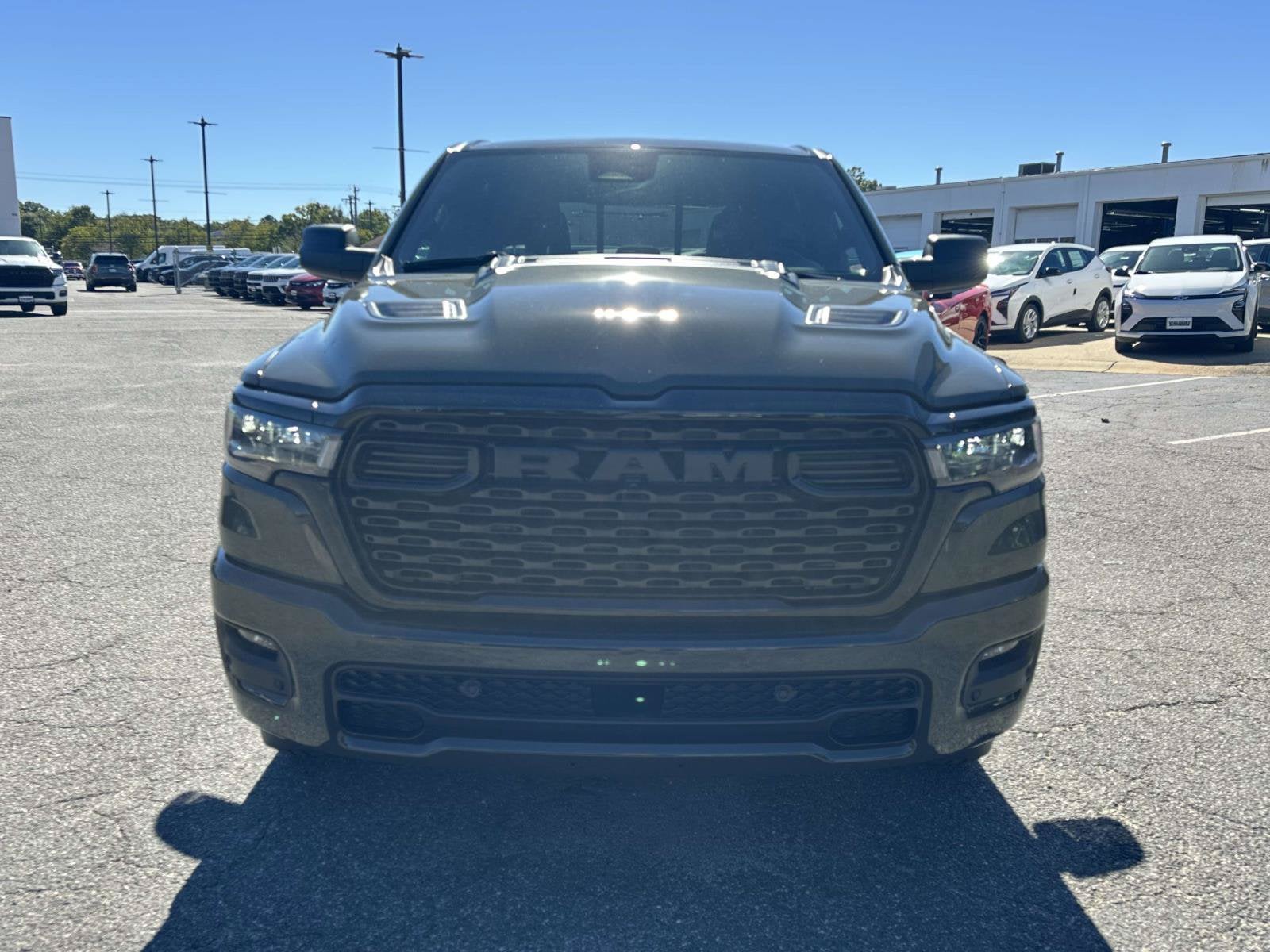 2027 RAM Ram 1500 RAM 1500 EXPRESS CREW CAB 4X4 5'7' BOX