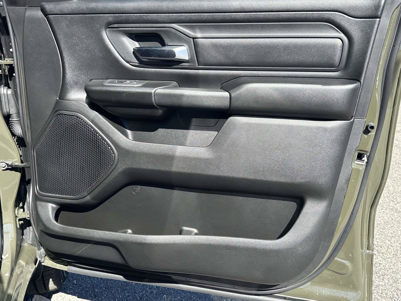 2027 RAM Ram 1500 RAM 1500 EXPRESS CREW CAB 4X4 5'7' BOX