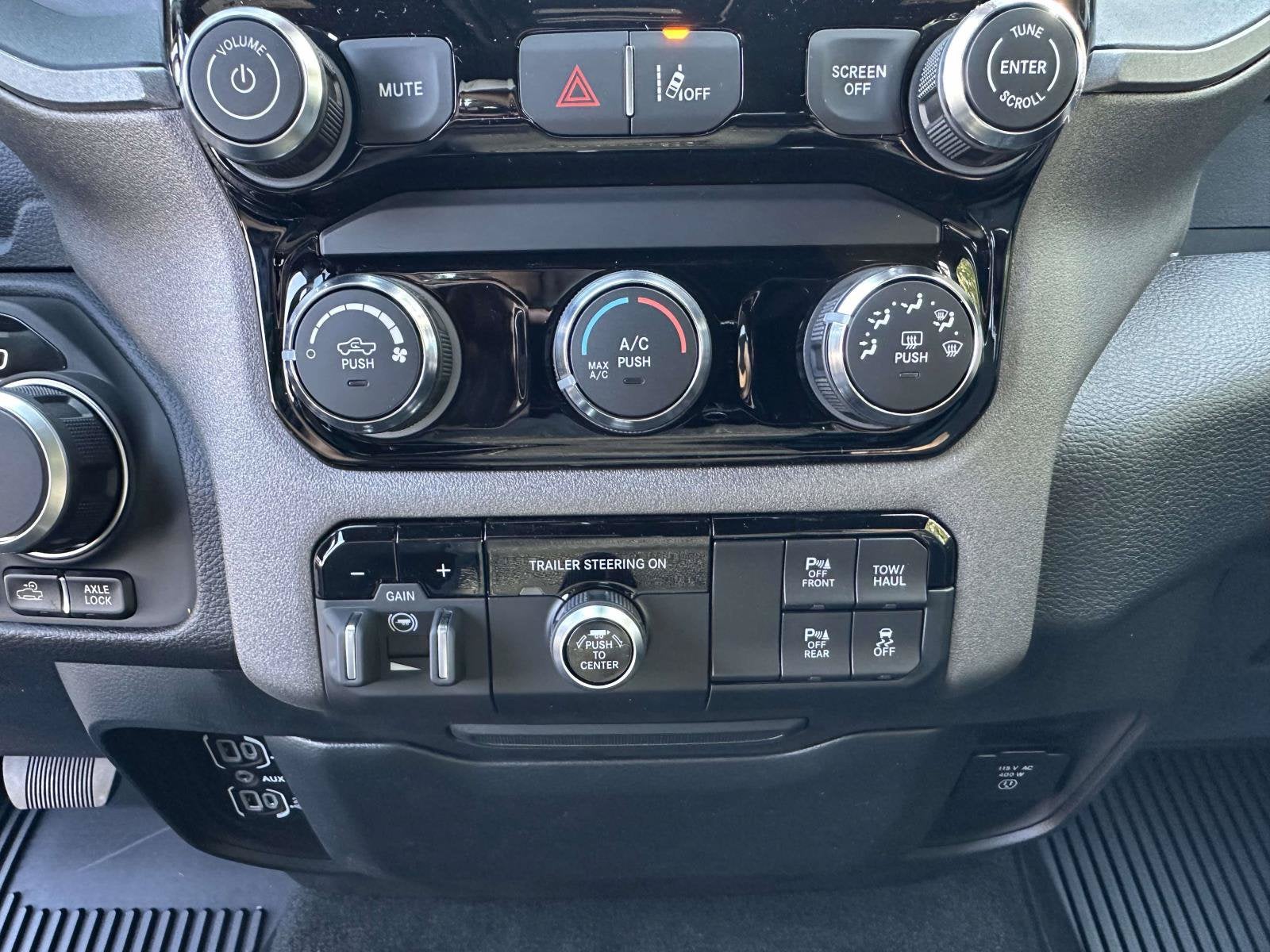 2027 RAM Ram 1500 RAM 1500 WARLOCK CREW CAB 4X4 5'7' BOX