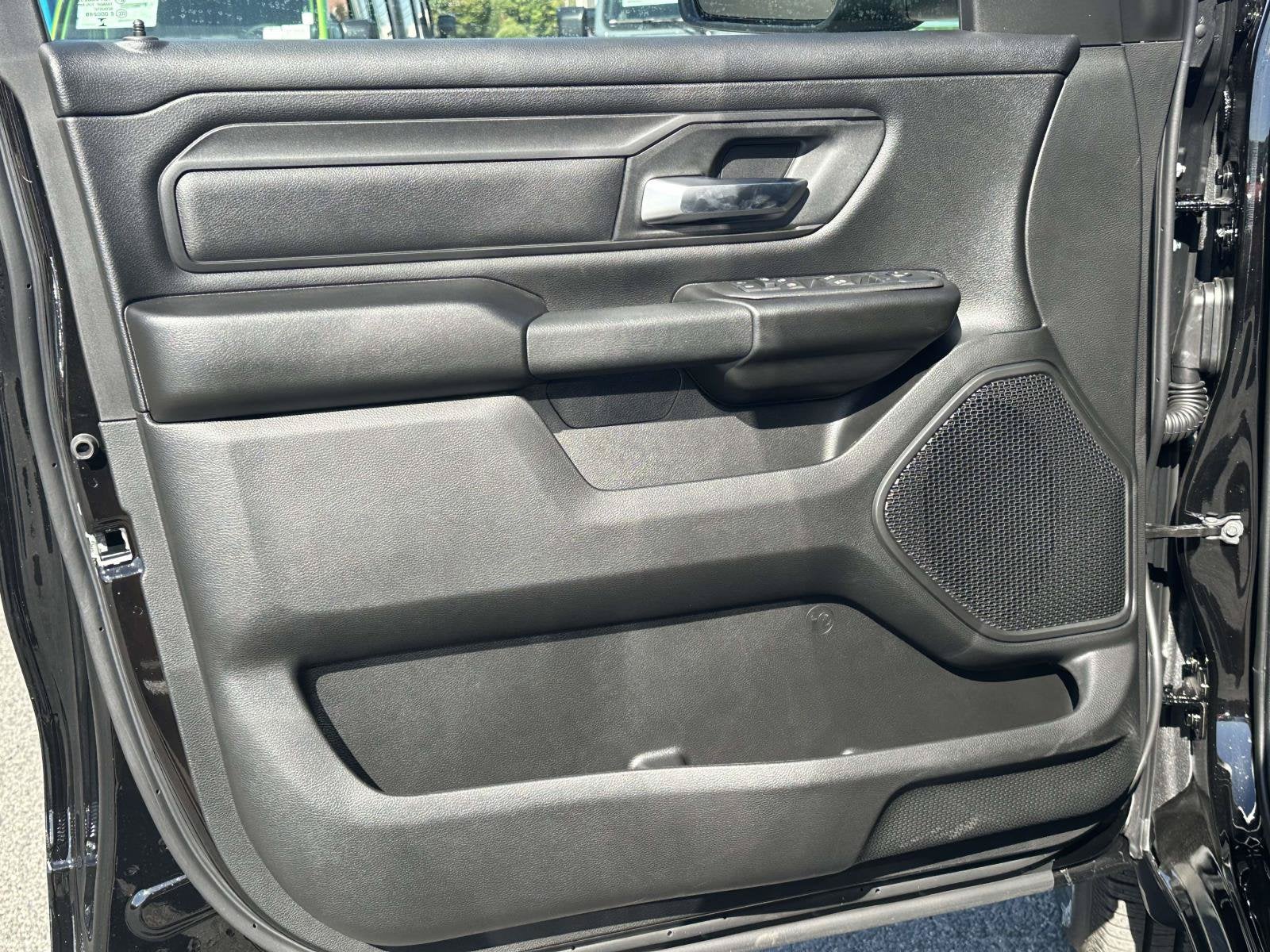 2027 RAM Ram 1500 RAM 1500 EXPRESS CREW CAB 4X4 5'7' BOX