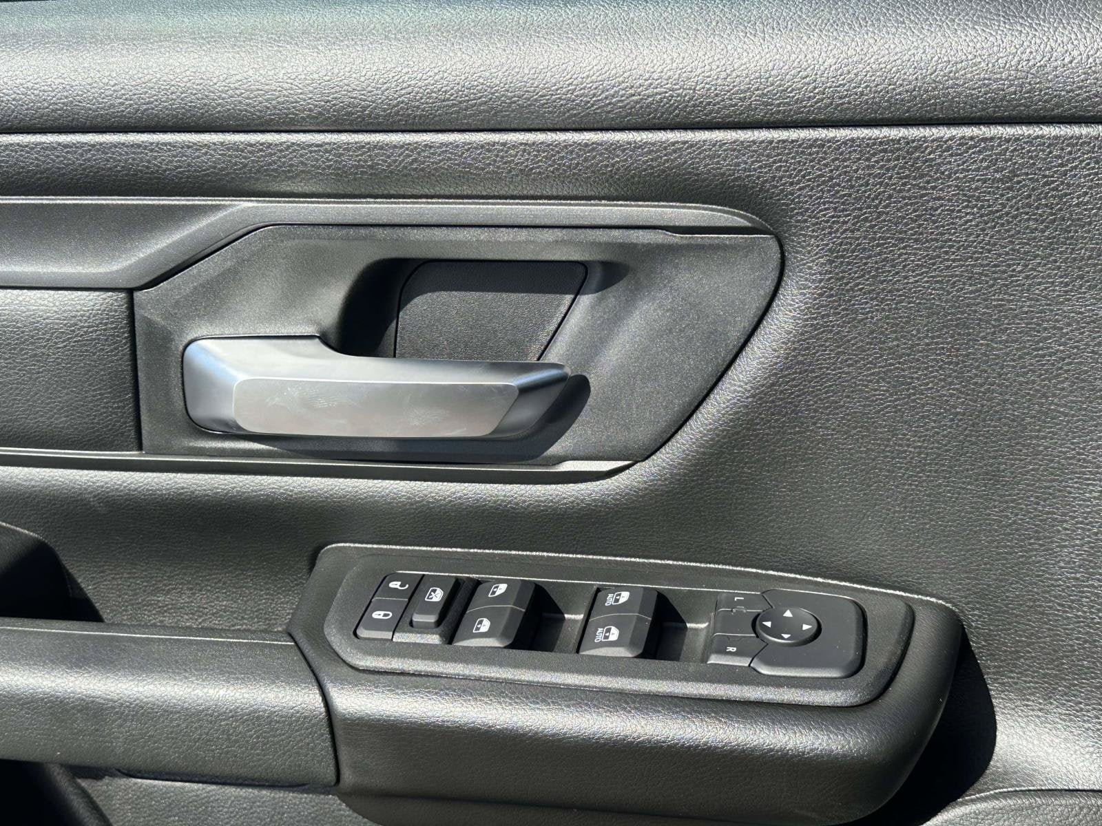 2027 RAM Ram 1500 RAM 1500 EXPRESS CREW CAB 4X4 5'7' BOX