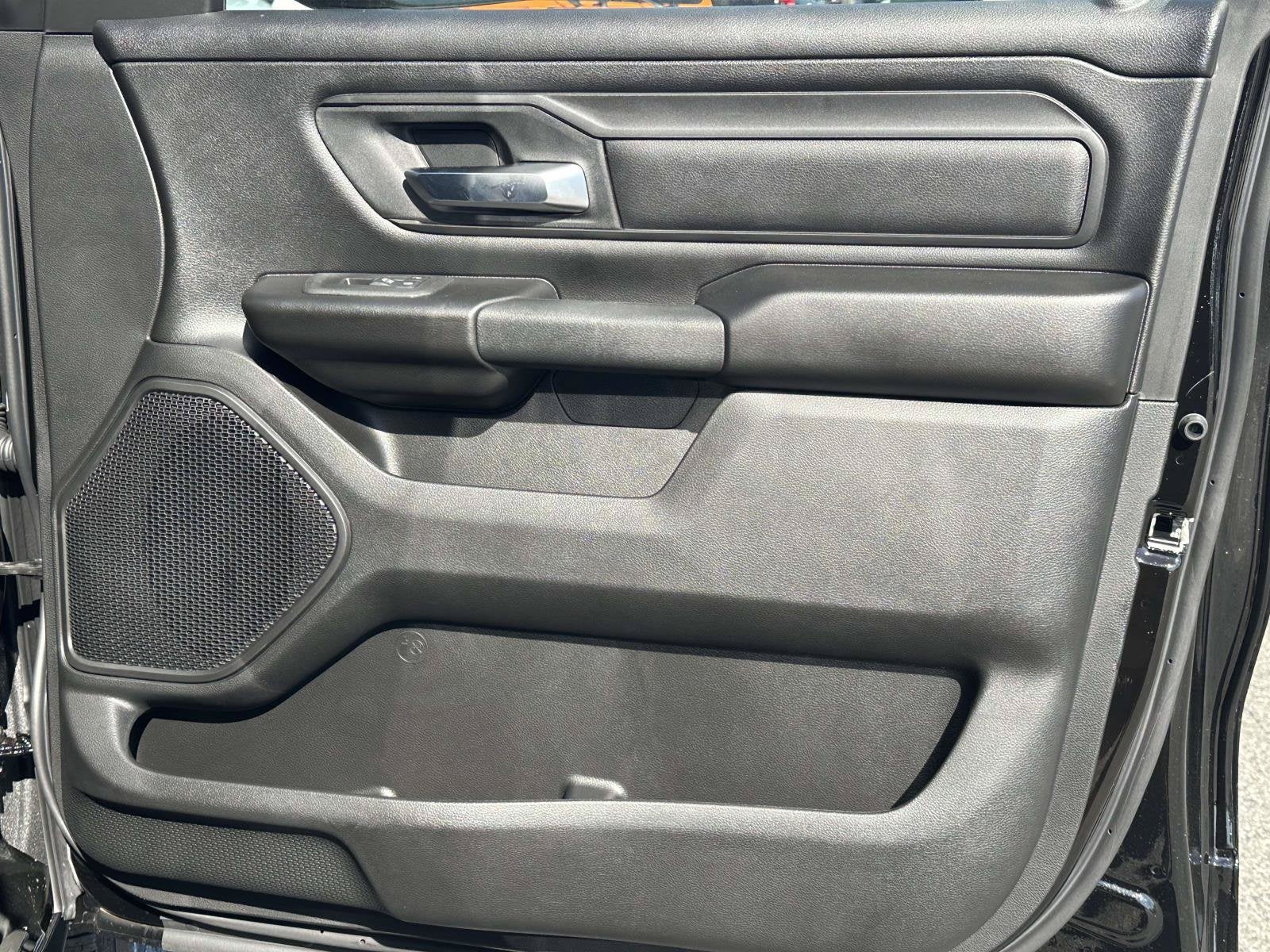 2027 RAM Ram 1500 RAM 1500 EXPRESS CREW CAB 4X4 5'7' BOX