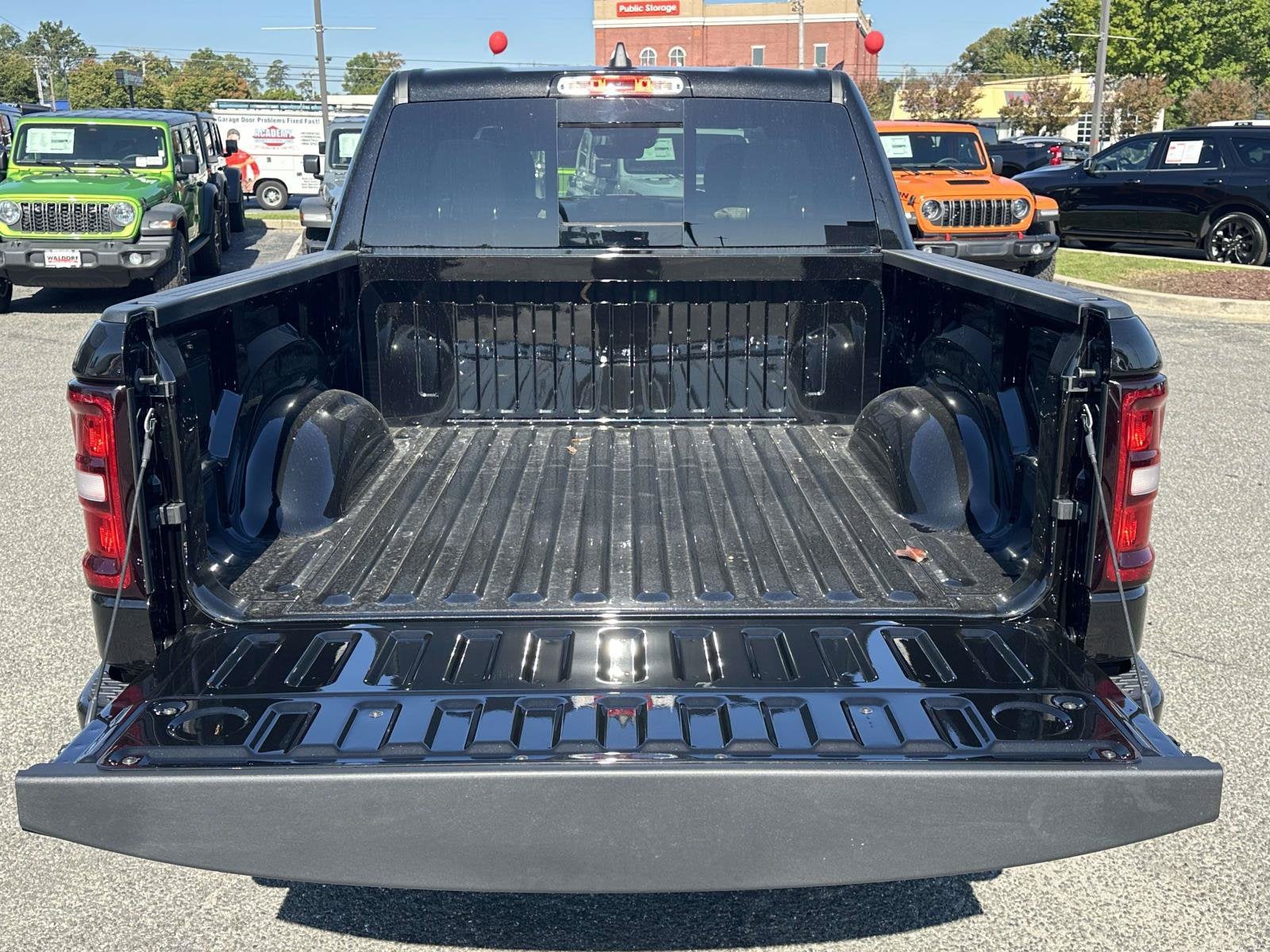 2027 RAM Ram 1500 RAM 1500 EXPRESS CREW CAB 4X4 5'7' BOX
