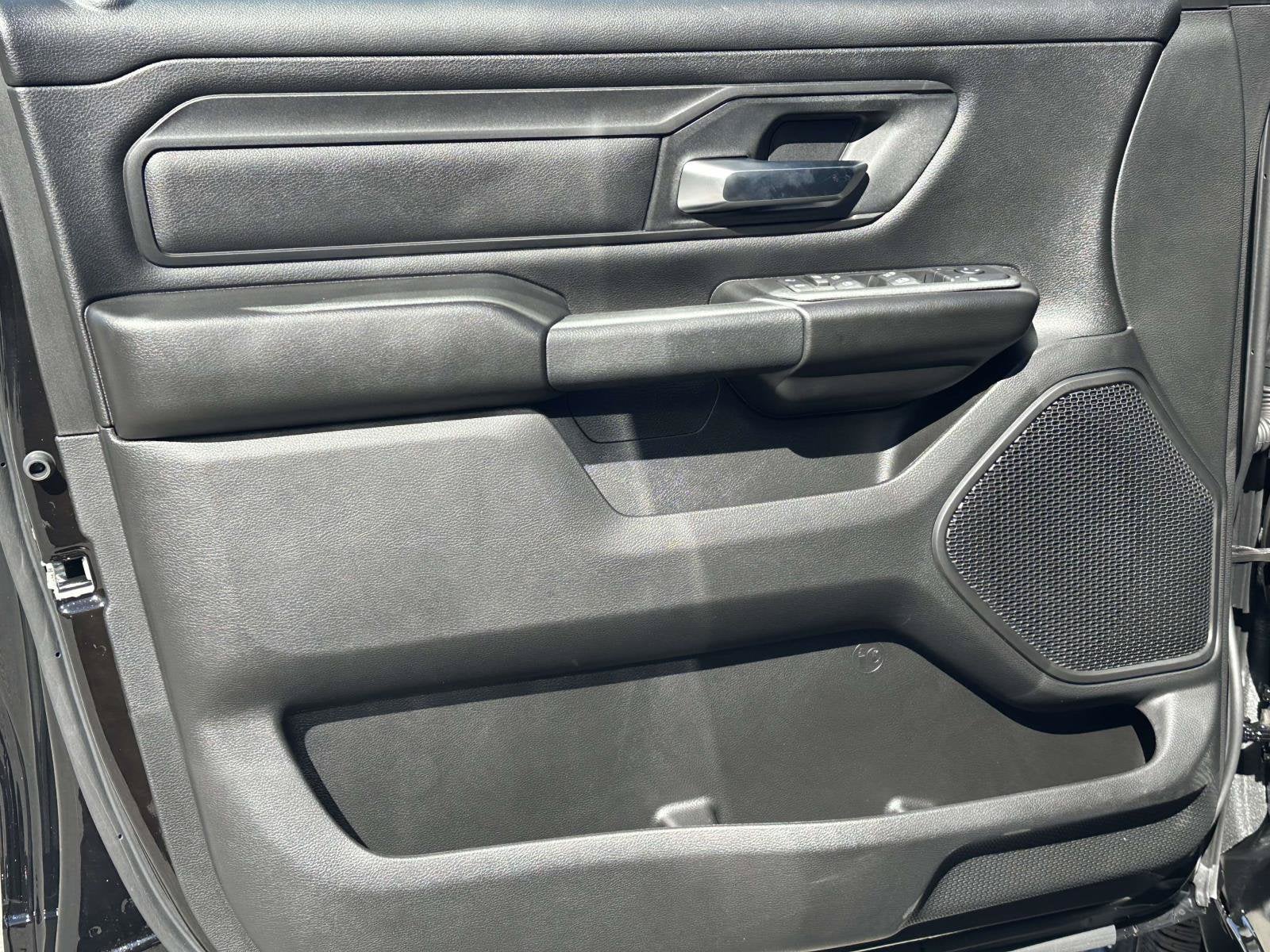 2027 RAM Ram 1500 RAM 1500 EXPRESS CREW CAB 4X4 5'7' BOX