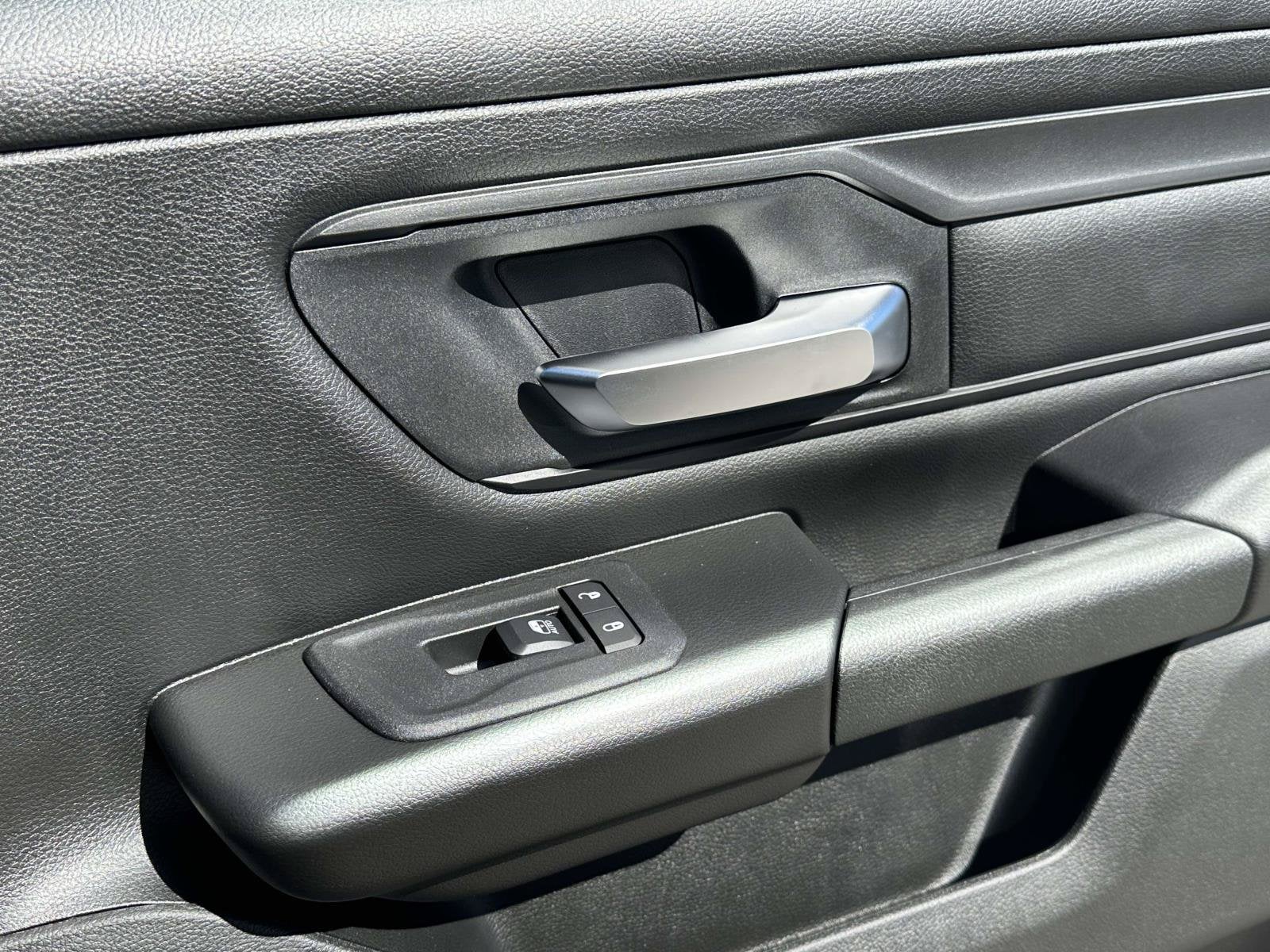 2027 RAM Ram 1500 RAM 1500 EXPRESS CREW CAB 4X4 5'7' BOX