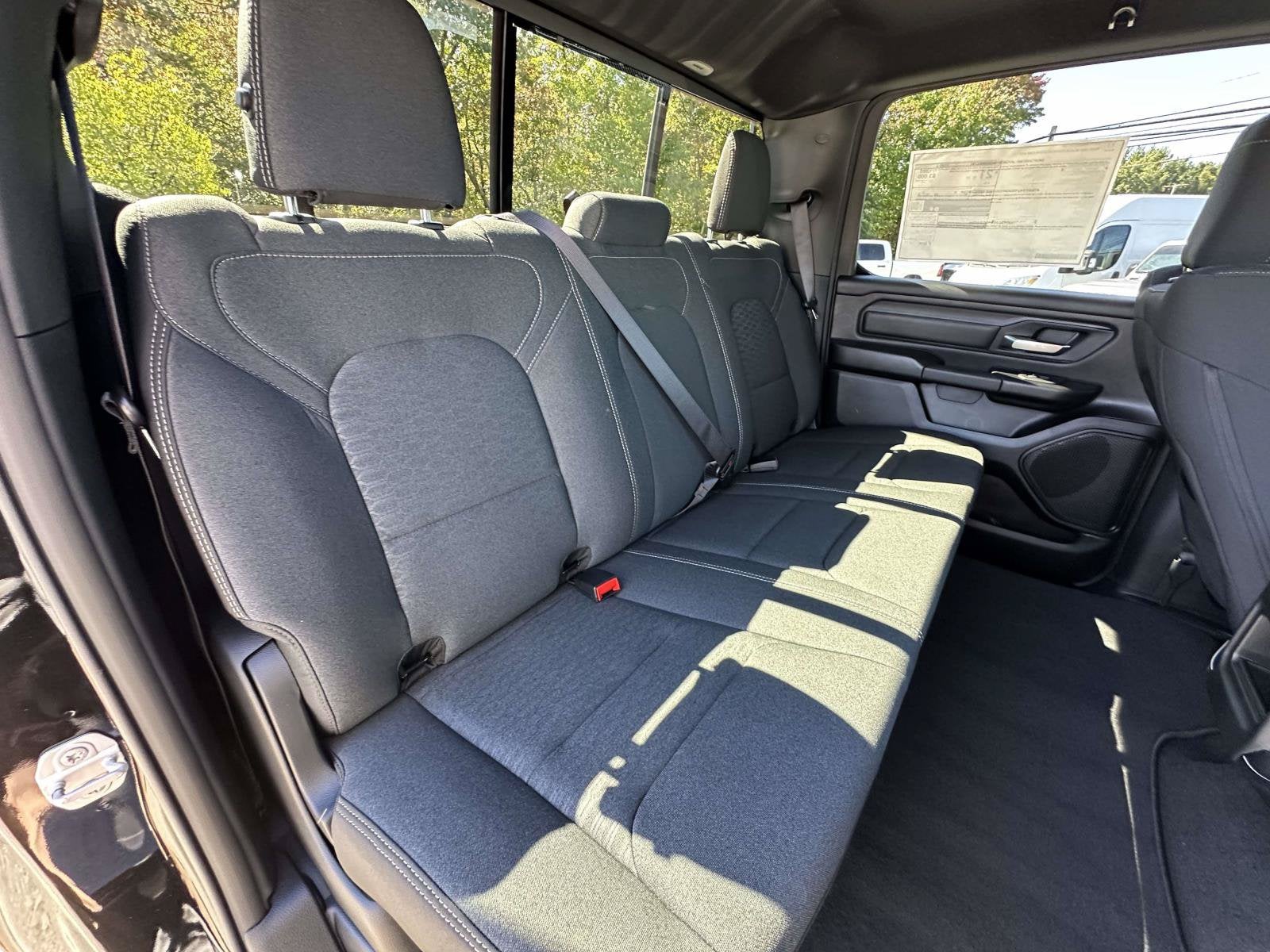 2027 RAM Ram 1500 RAM 1500 EXPRESS CREW CAB 4X4 5'7' BOX