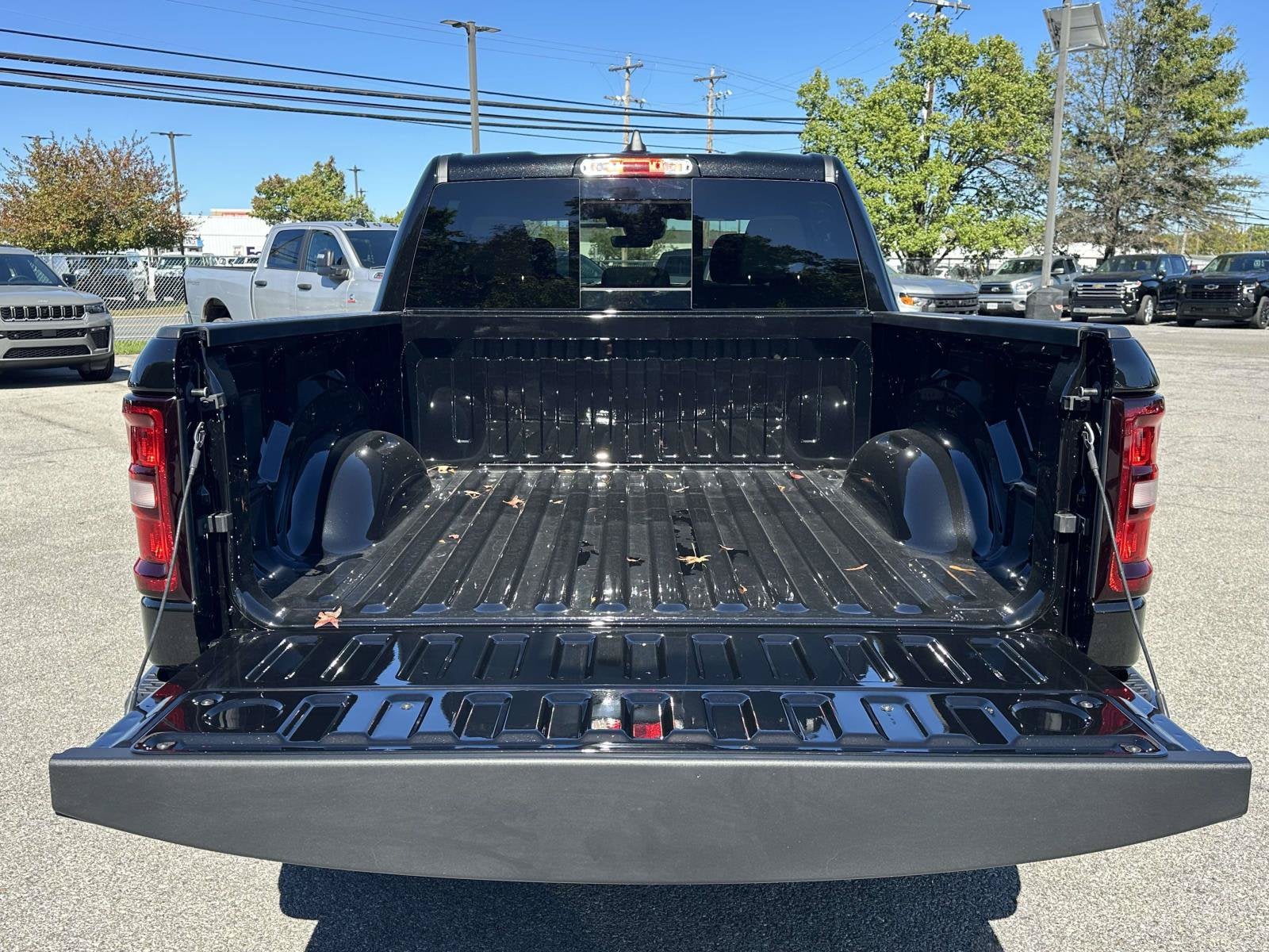 2027 RAM Ram 1500 RAM 1500 EXPRESS CREW CAB 4X4 5'7' BOX
