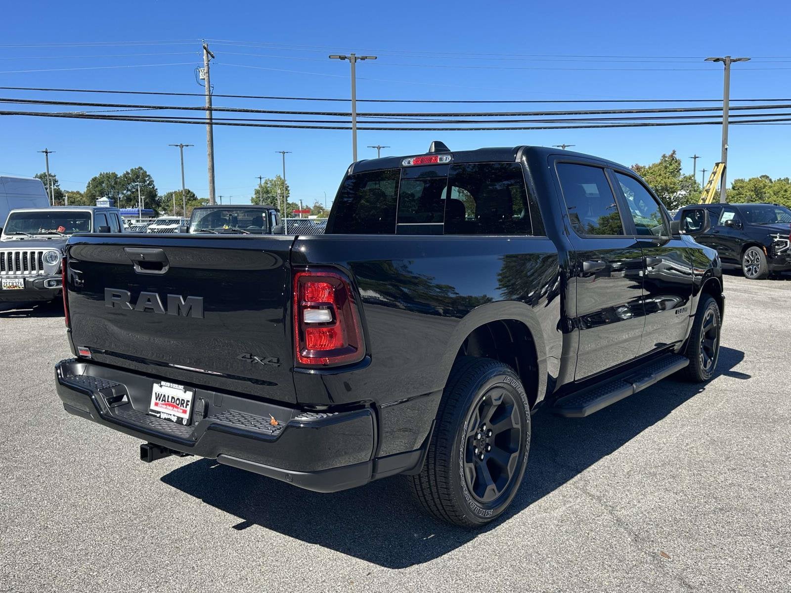 2027 RAM Ram 1500 RAM 1500 EXPRESS CREW CAB 4X4 5'7' BOX