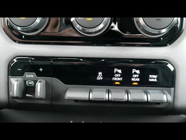 2025 RAM Ram 1500 RAM 1500 BIG HORN QUAD CAB 4X4 6'4' BOX