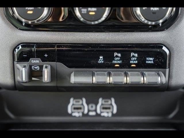 2025 RAM Ram 1500 RAM 1500 BIG HORN QUAD CAB 4X4 6'4' BOX