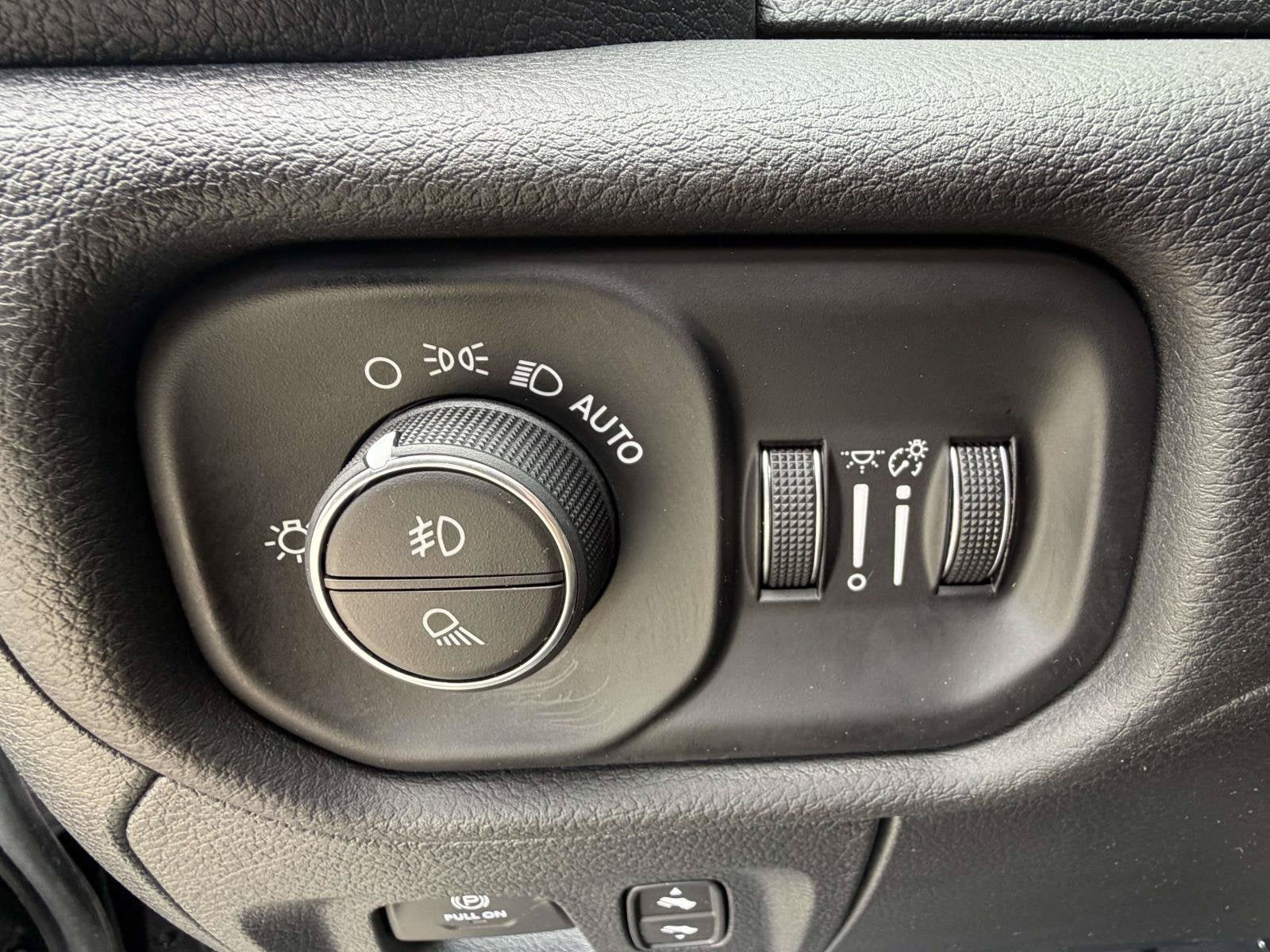 2025 RAM 1500 Big Horn Crew Cab 4x4 5'7' Box