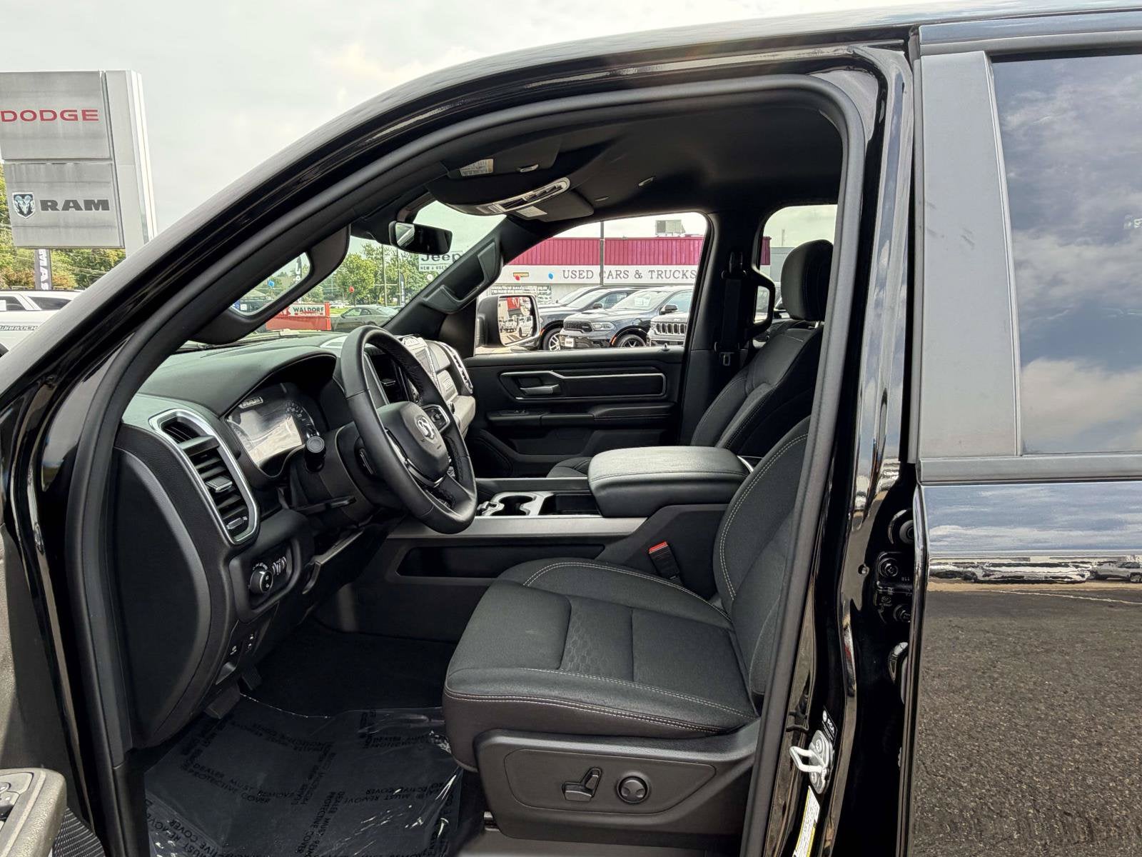 2025 RAM 1500 Big Horn Crew Cab 4x4 5'7' Box